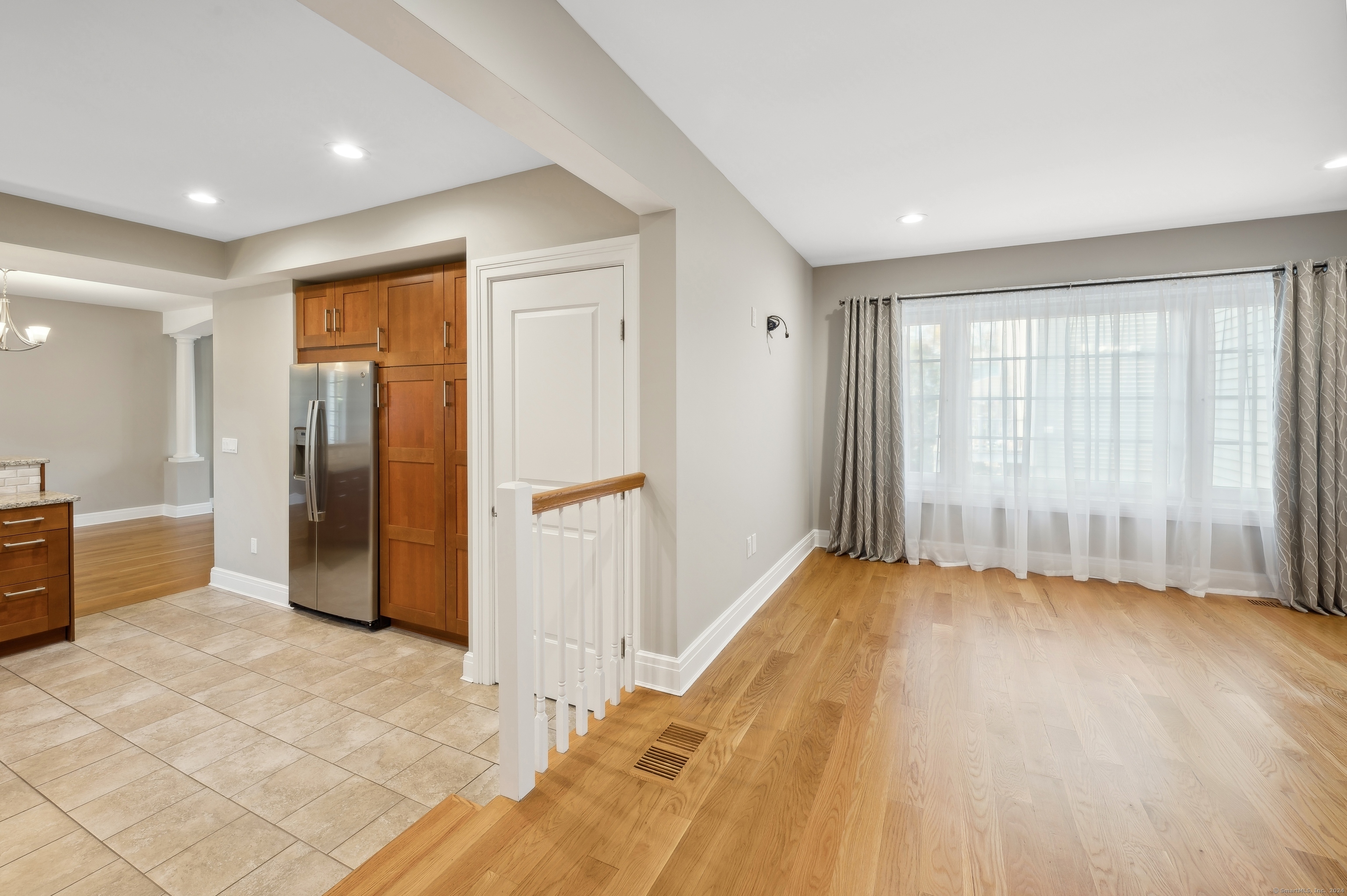 Rental Property at 2382 Washington Boulevard Apt 2, Stamford, Connecticut - Bedrooms: 3 
Bathrooms: 3 
Rooms: 7  - $4,900 MO.