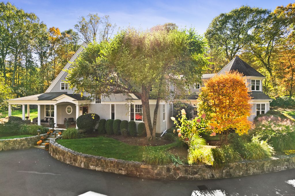 Photo of 6 Winthrop Hills, Weston, CT 06883 (MLS # 24130732)