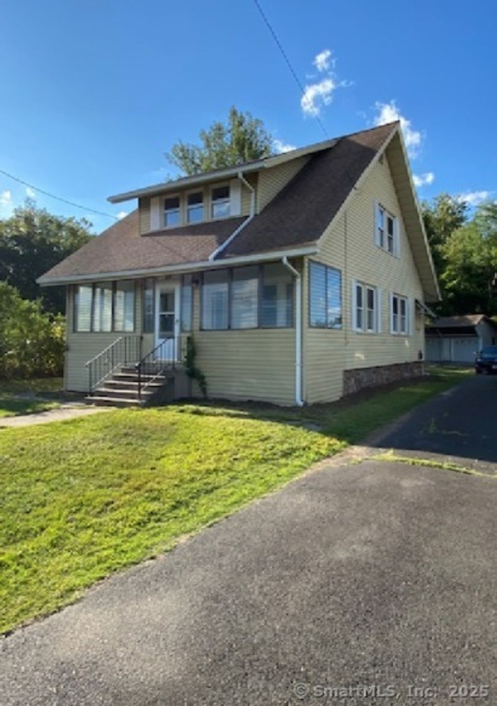 Photo of 524 Broad Street, Bristol, CT 06010 (MLS # 24181563)
