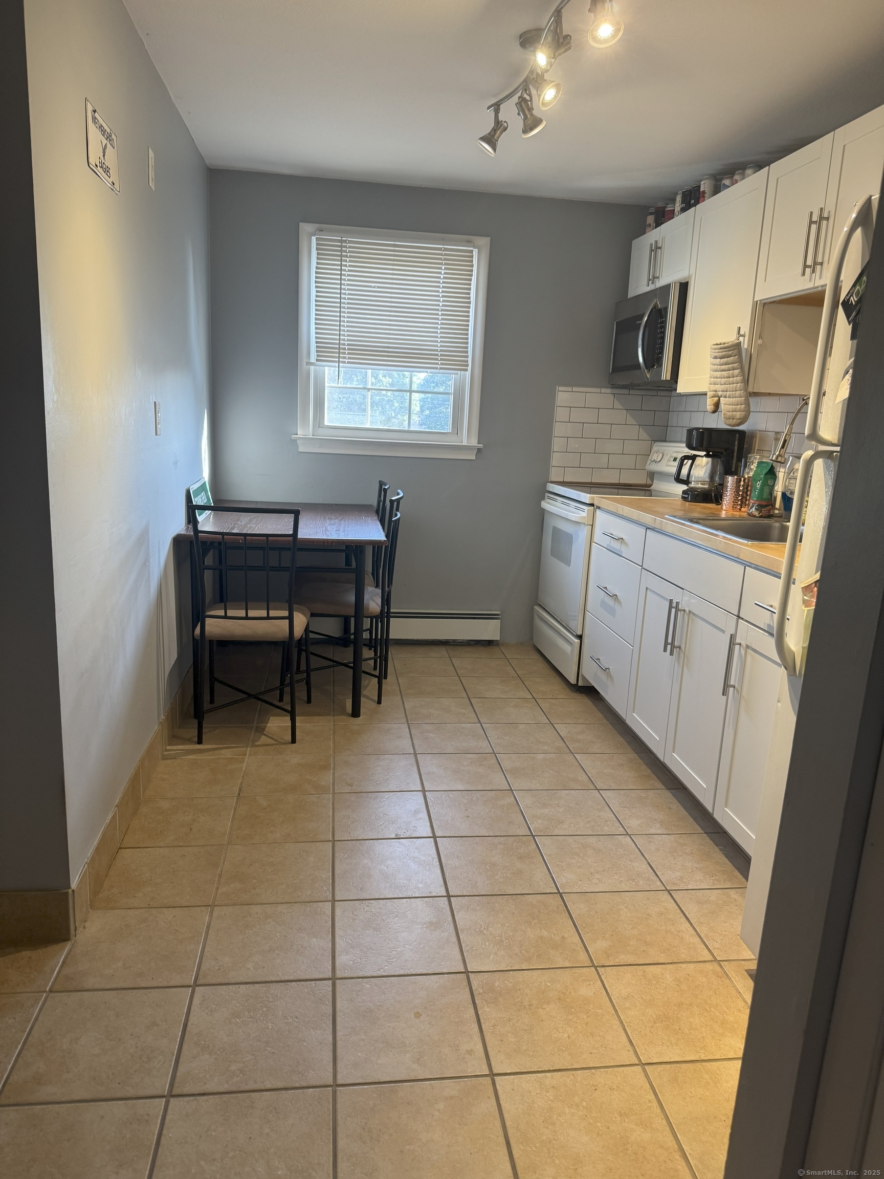 30 Diamond Avenue 20
