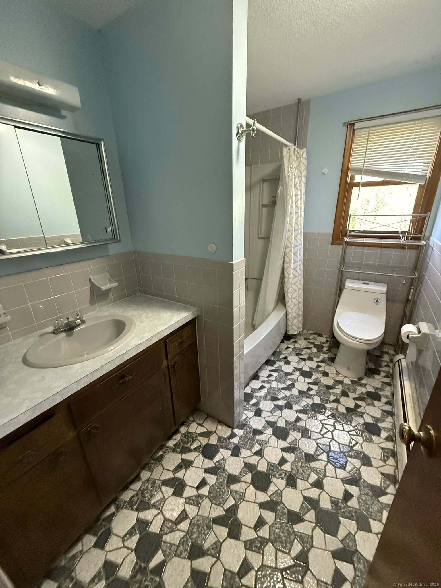 New Britain, Connecticut 06053, United States, 6 Bedrooms Bedrooms, ,3 BathroomsBathrooms,Residential,Active,122841