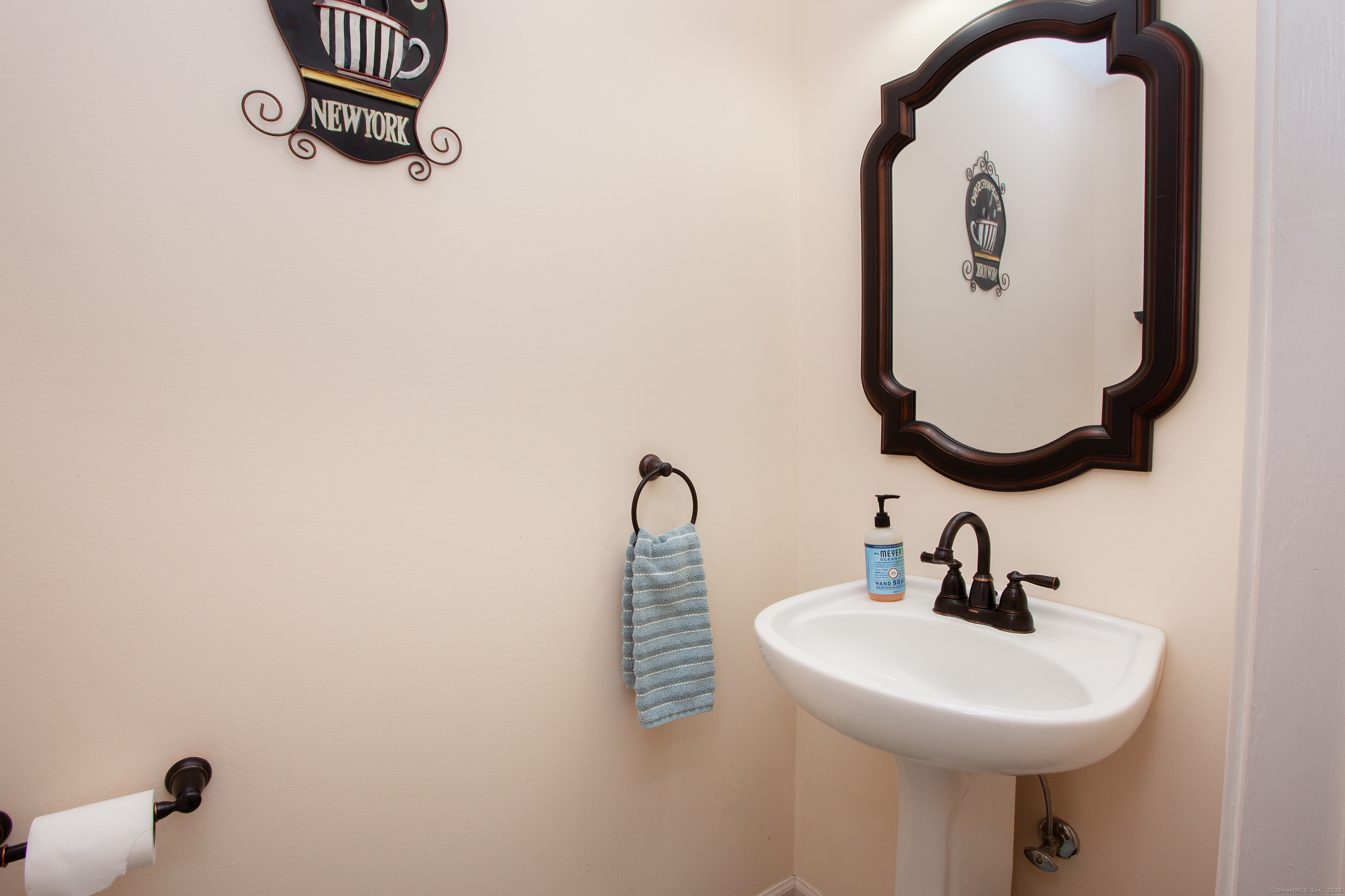 1048 S Main Street #APT 17, Southington, Connecticut image 11