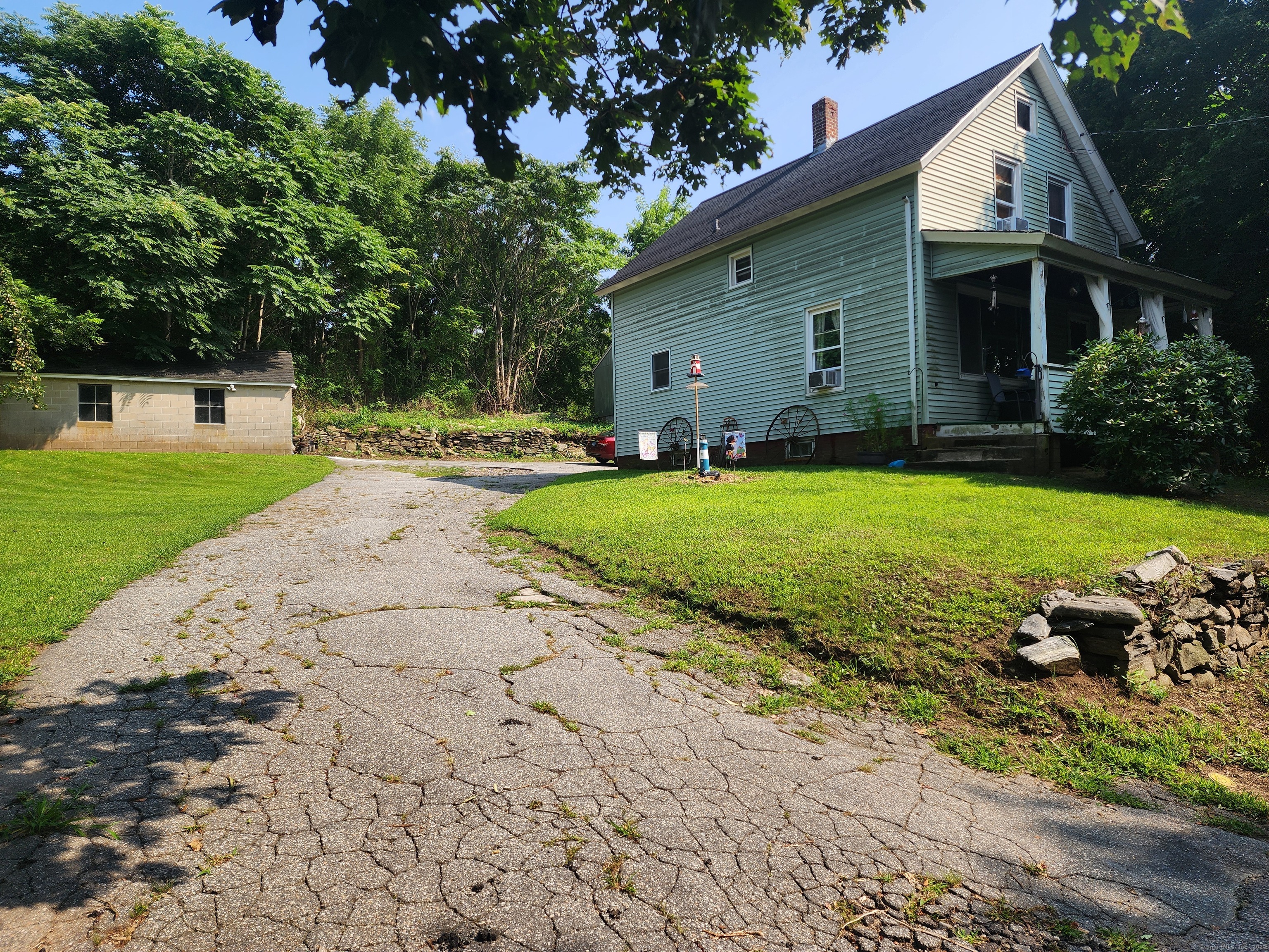 Avery Street Extension, Norwich, Connecticut - 3 Bedrooms  
2 Bathrooms  
5 Rooms - 