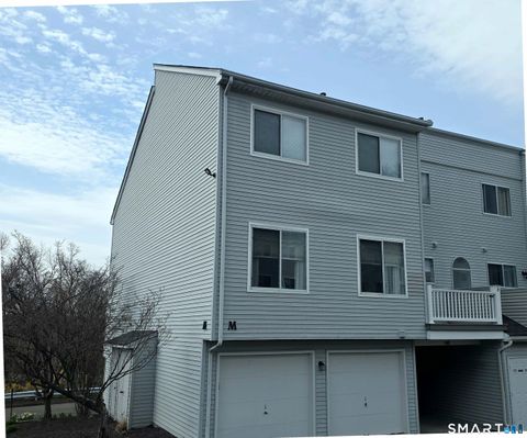 Photo of 142 Staffordshire Common Drive #142, Wallingford, CT 06492 (MLS # 24166342)