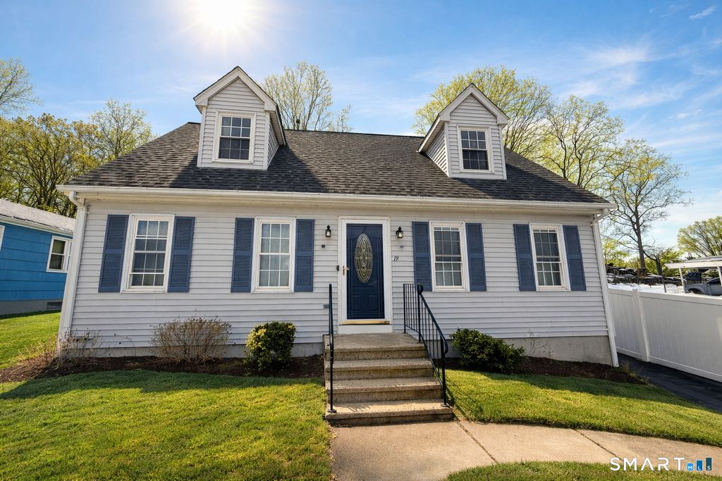 Photo of 19 Melville Avenue, Meriden, CT 06451 (MLS # 24161400)