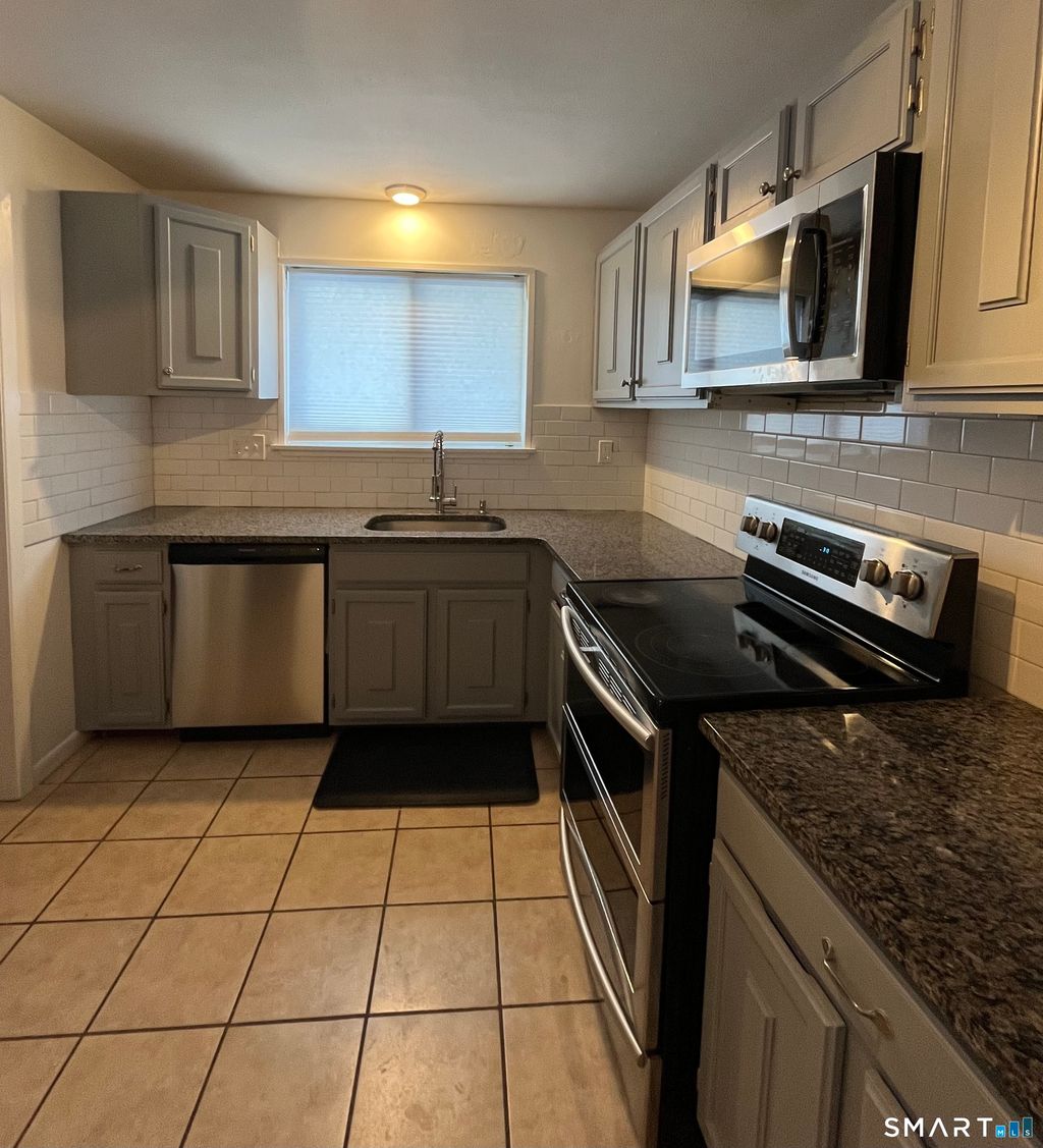 Photo of 10 Dogwood Court #10, Cromwell, CT 06416 (MLS # 24151381)