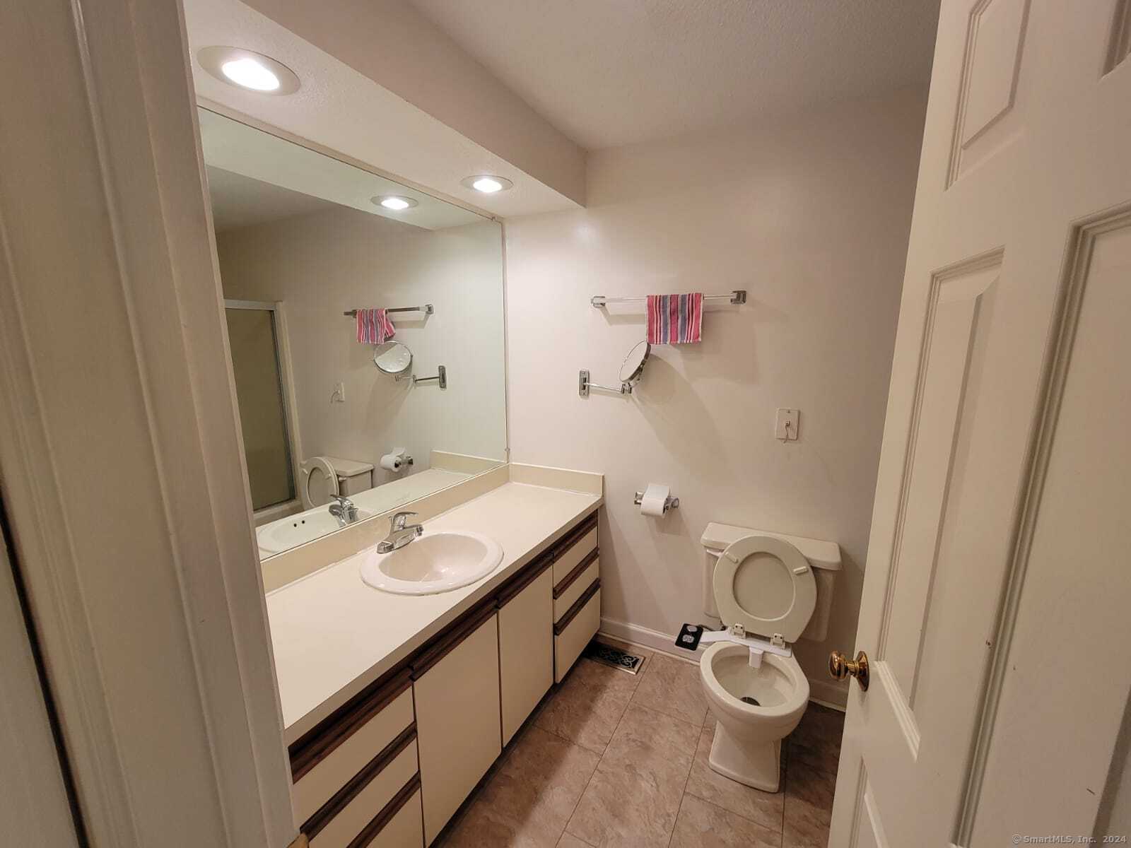 3221 E Main Street #C, Waterbury, Connecticut image 24