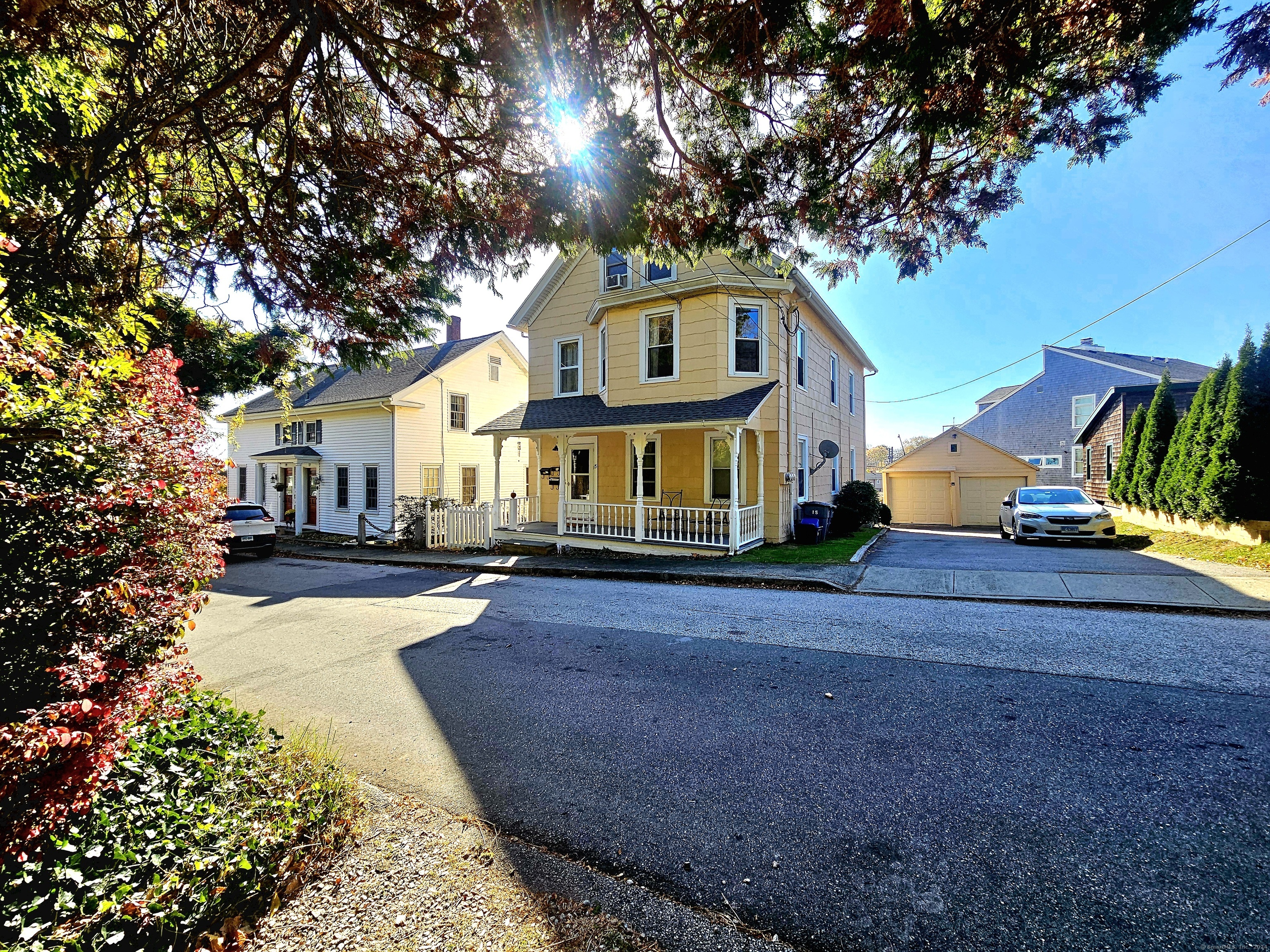 Summit Street, Stonington, Connecticut - 6 Bedrooms  
3 Bathrooms  
14 Rooms - 