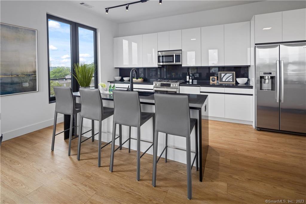 Rental Property at Unquowa Place 203, Fairfield, Connecticut - Bedrooms: 1 
Bathrooms: 1 
Rooms: 4  - $3,600 MO.