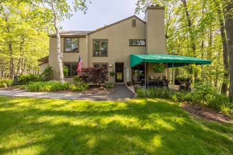 8 Cottonwood Drive 8 Avon CT 06001