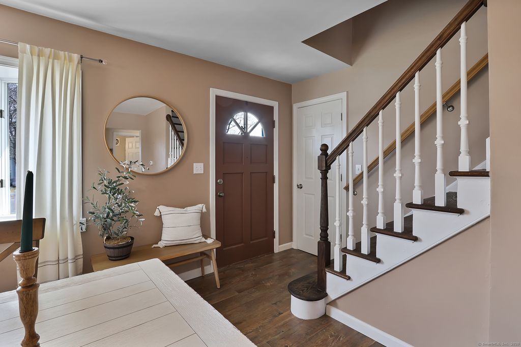 Photo of 108 Crestwood Avenue, Waterbury, CT 06704 (MLS # 24137391)