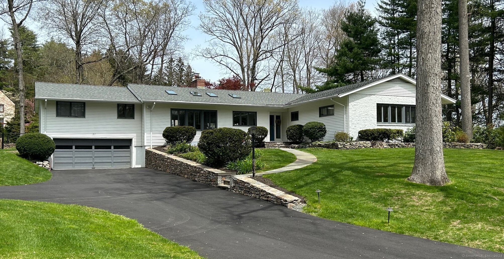 Property for Sale at 37 Wendy Lane, West Hartford, Connecticut - Bedrooms: 5 
Bathrooms: 3 
Rooms: 9  - $725,000