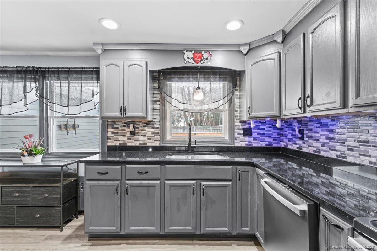 23 Hopeville Drive, Waterbury, Connecticut image 8