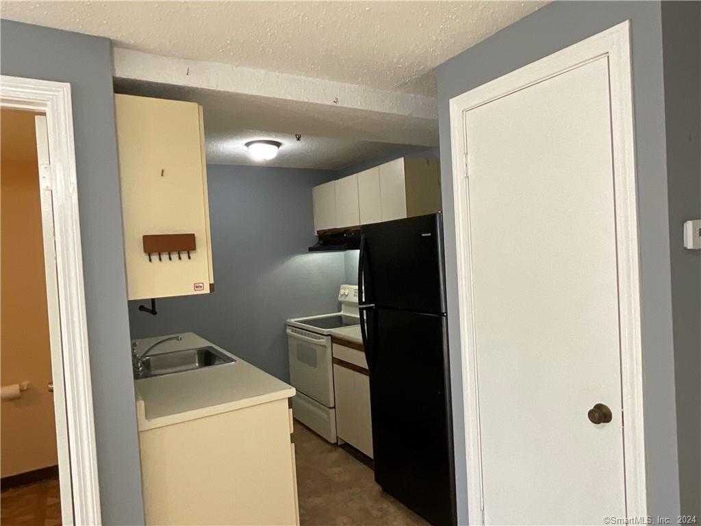 1 Russell Street APT 19