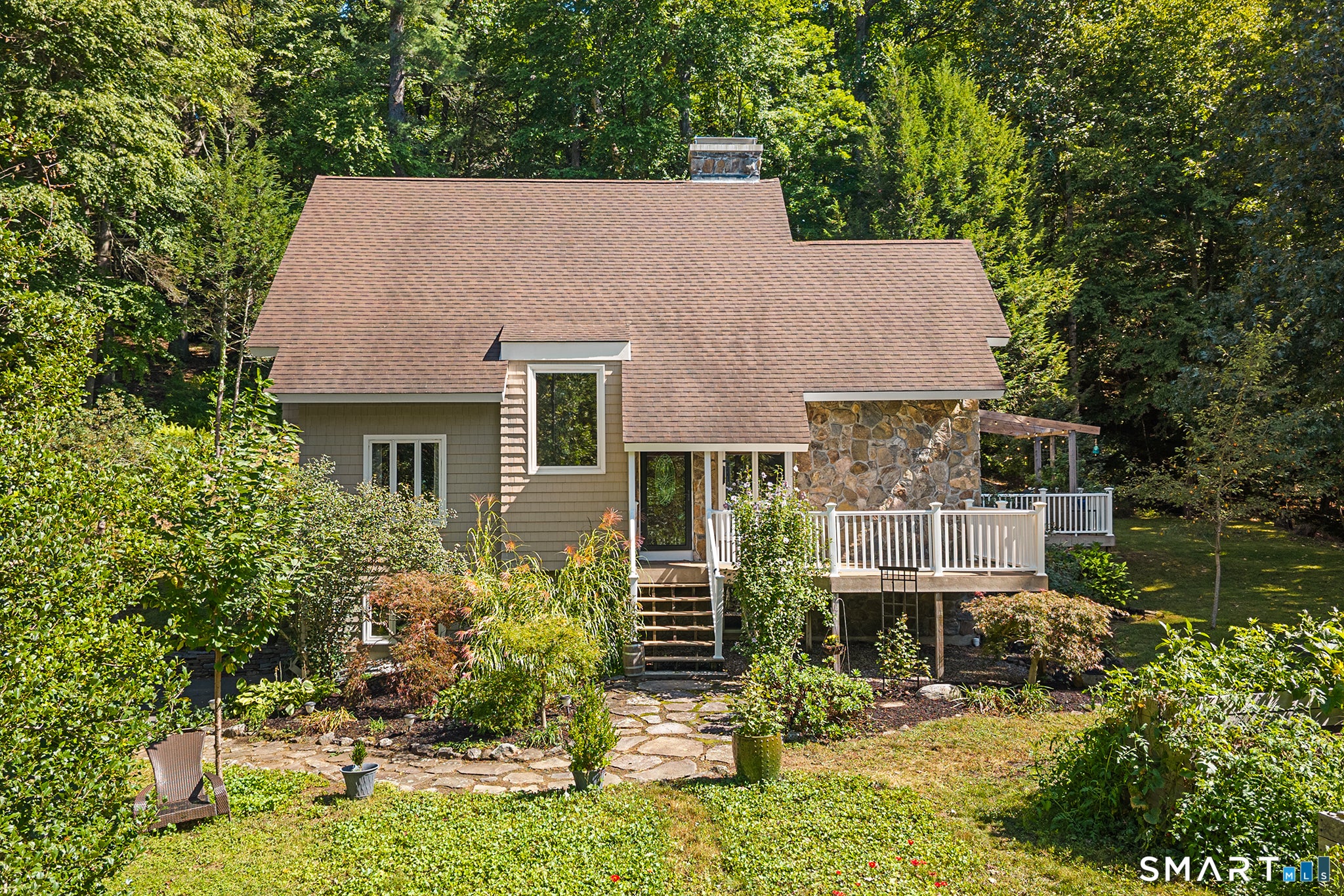 82 East River Road