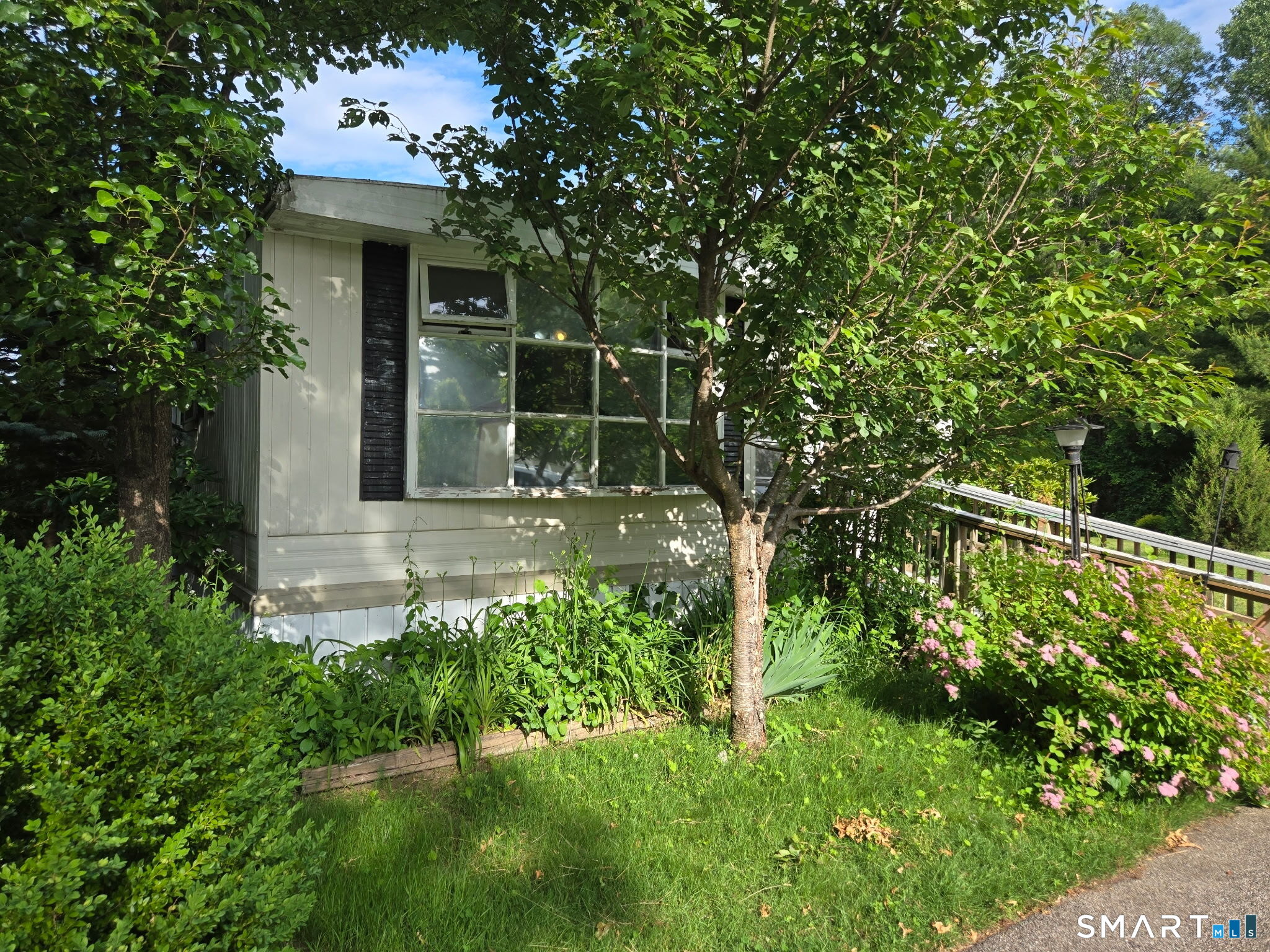 32 Breezy Lane