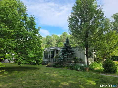 Mobile Home For Sale - 32 Breezy Lane<br/> Thompson, CT 06262