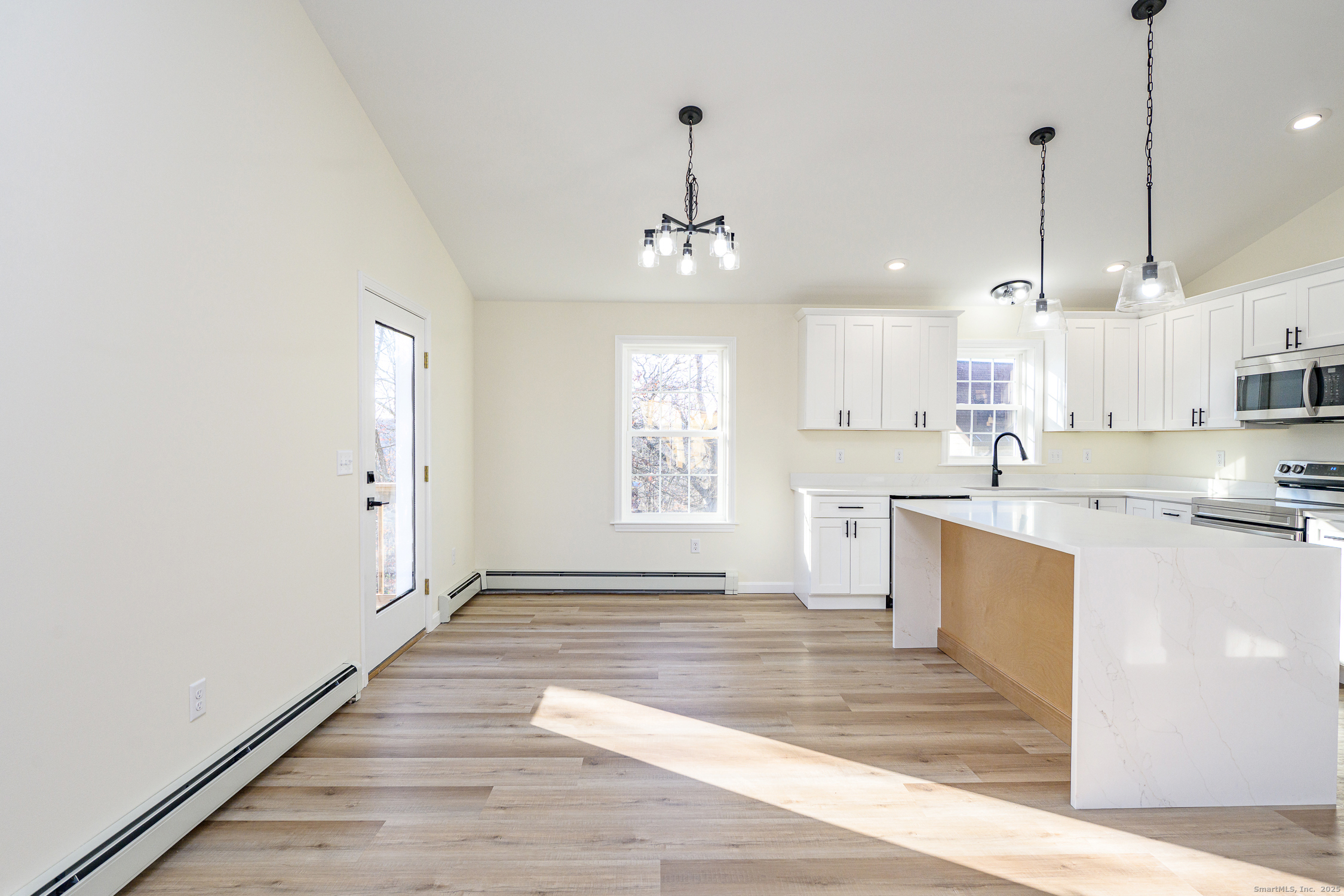 Putnam, Connecticut 06260, United States, 3 Bedrooms Bedrooms, ,2 BathroomsBathrooms,Residential,Active,251288