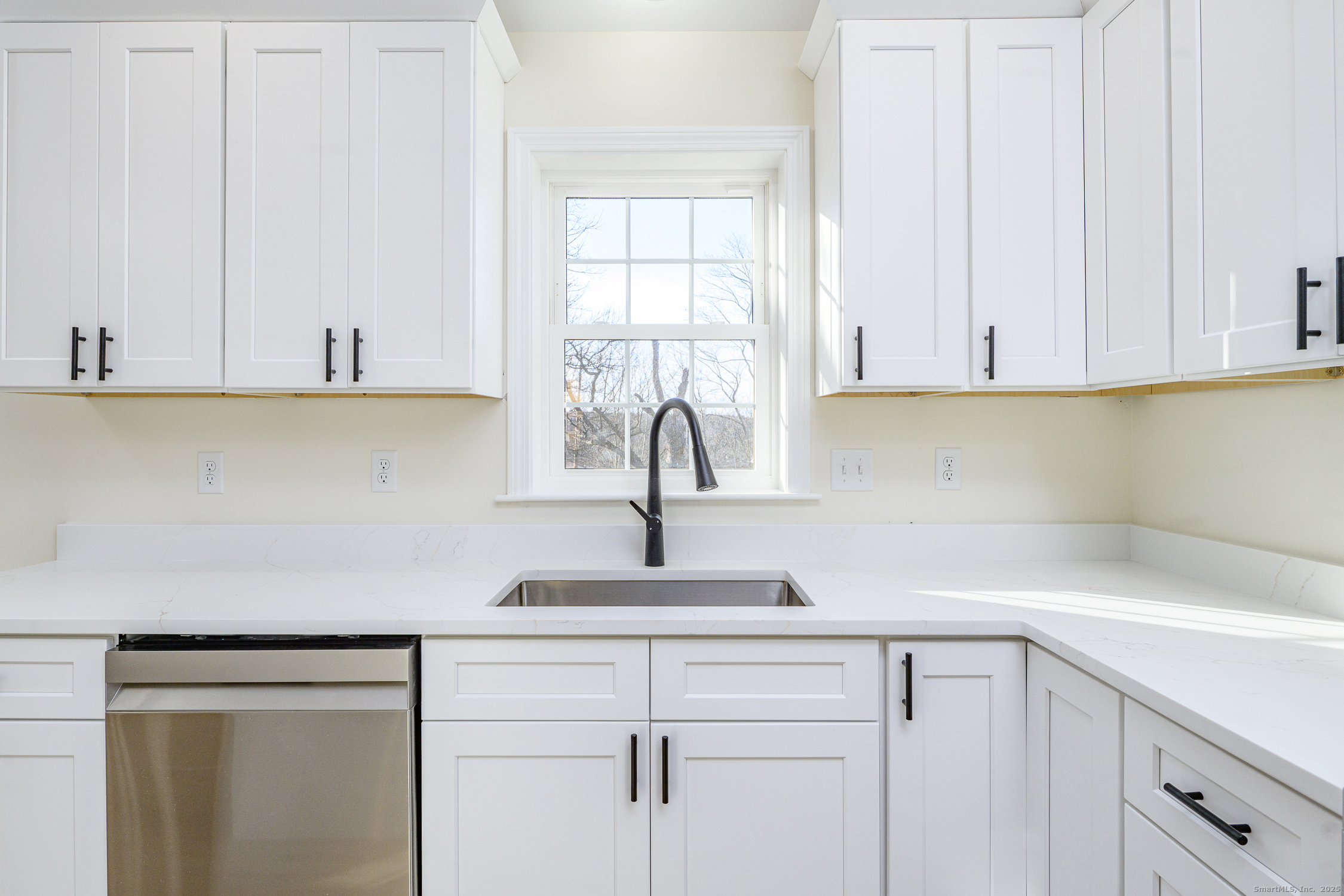 Putnam, Connecticut 06260, United States, 3 Bedrooms Bedrooms, ,2 BathroomsBathrooms,Residential,Active,251288