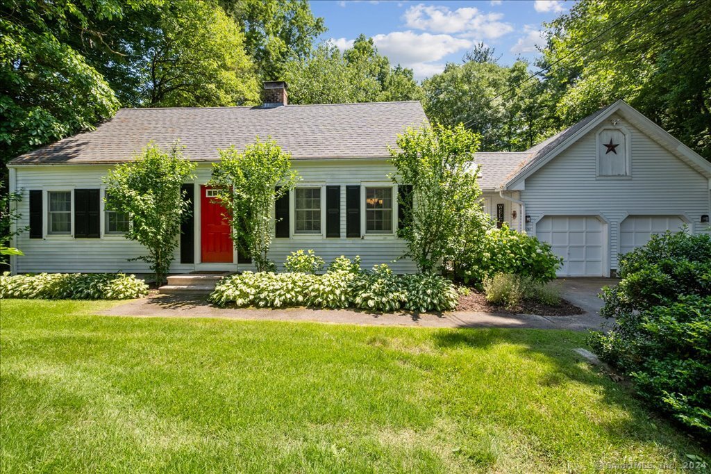 Property for Sale at 137 Country Club Road, Avon, Connecticut - Bedrooms: 3 
Bathrooms: 3 
Rooms: 7  - $425,000