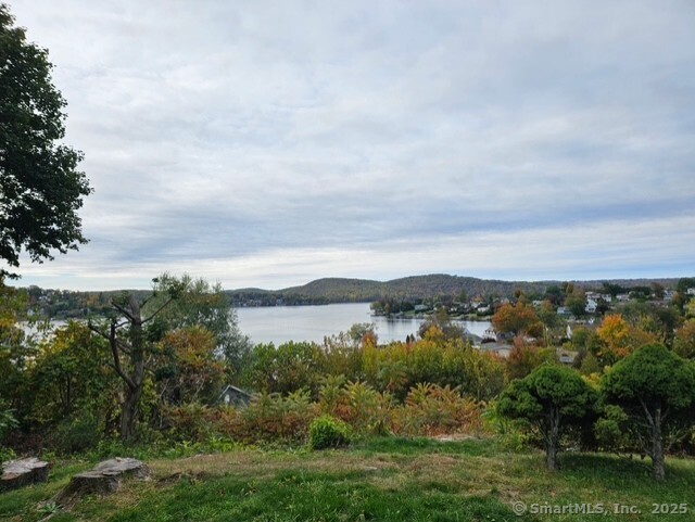 16 Candlewood Acres Road