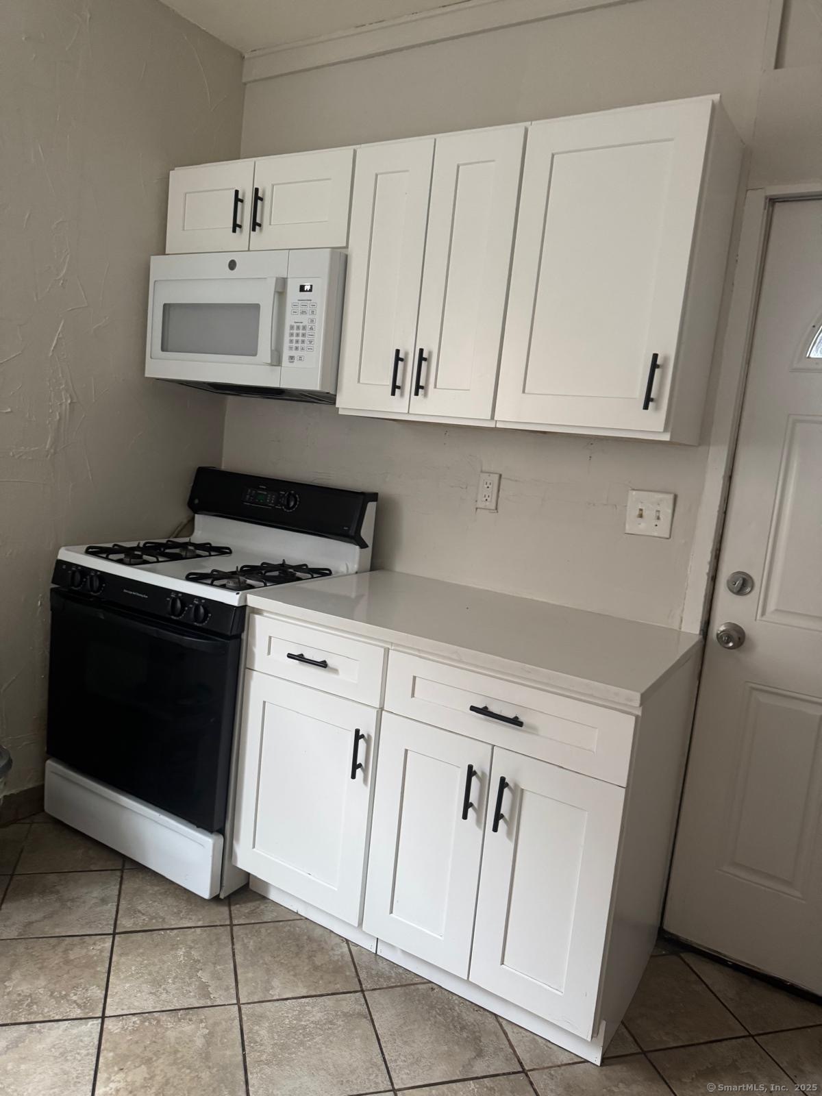 Rental Property at Dover Street, Bridgeport, Connecticut - Bedrooms: 2 
Bathrooms: 1 
Rooms: 5  - $1,900 MO.