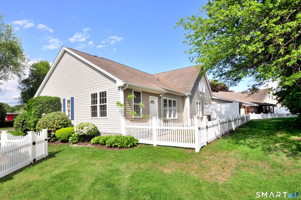 Photo of 310 Kings Landing #310, Windsor, CT 06095 (MLS # 24159321)