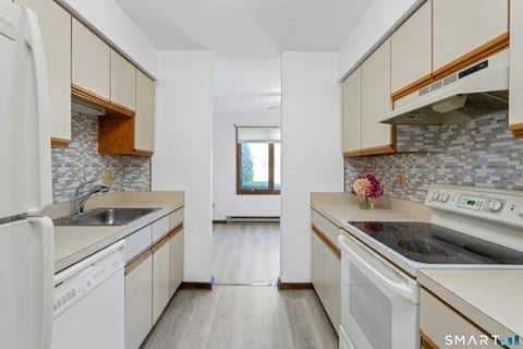 Tiny photo for 18 Twin Oaks #18, New Milford, CT 06776 (MLS # 24183587)