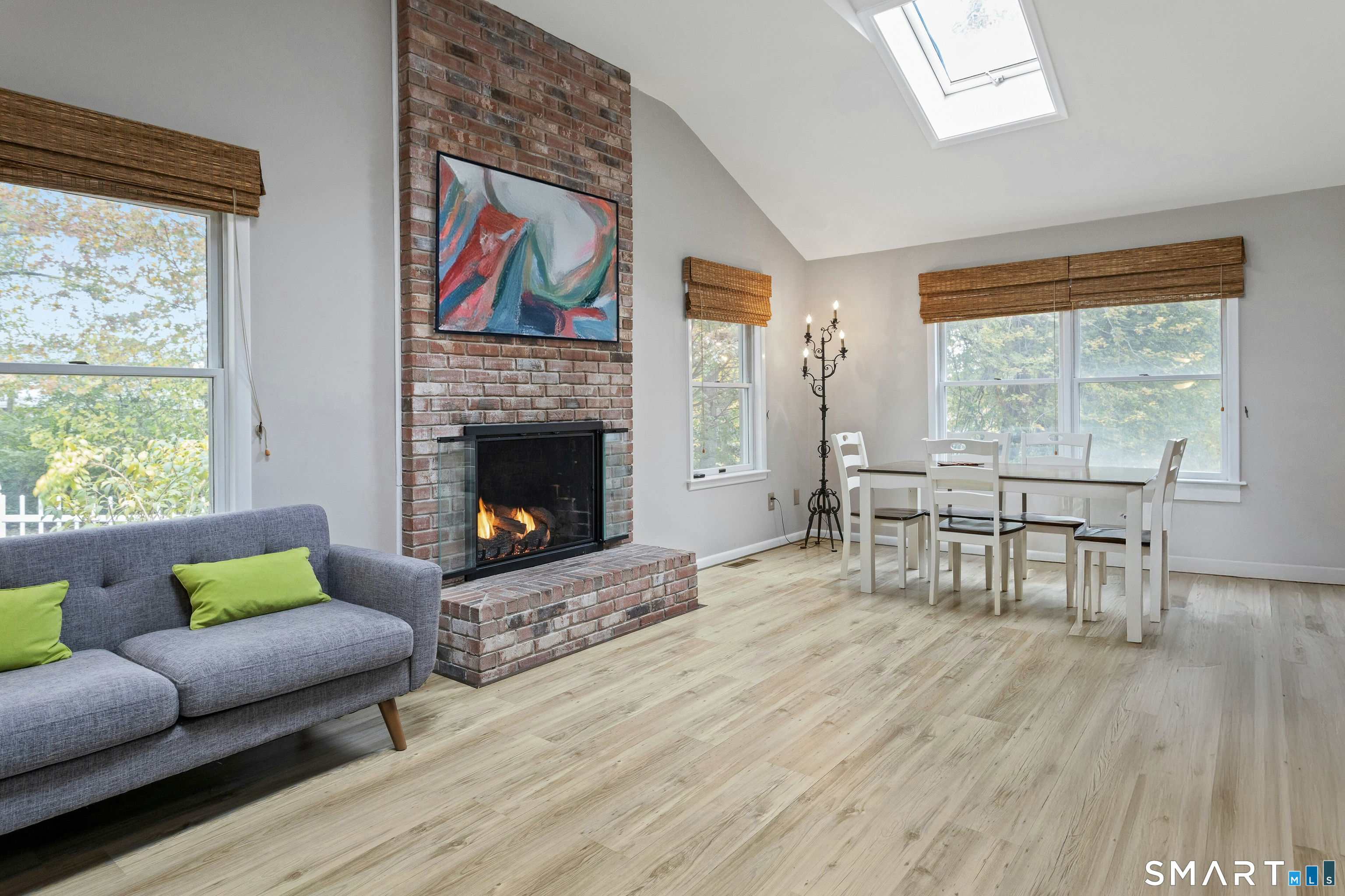 35 Hilltop Circle East