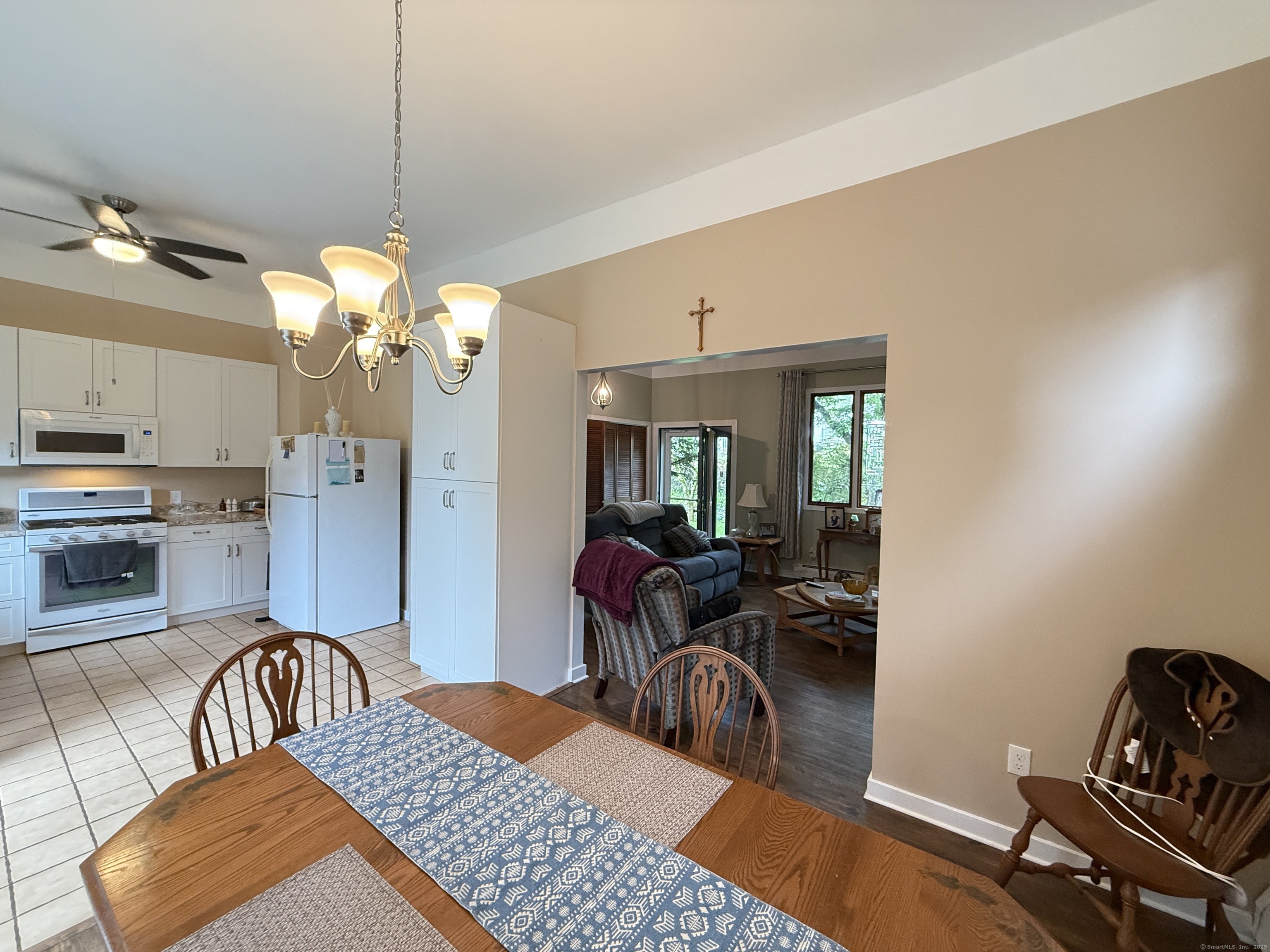 17 Edgecomb Street, Hamden, Connecticut image 22