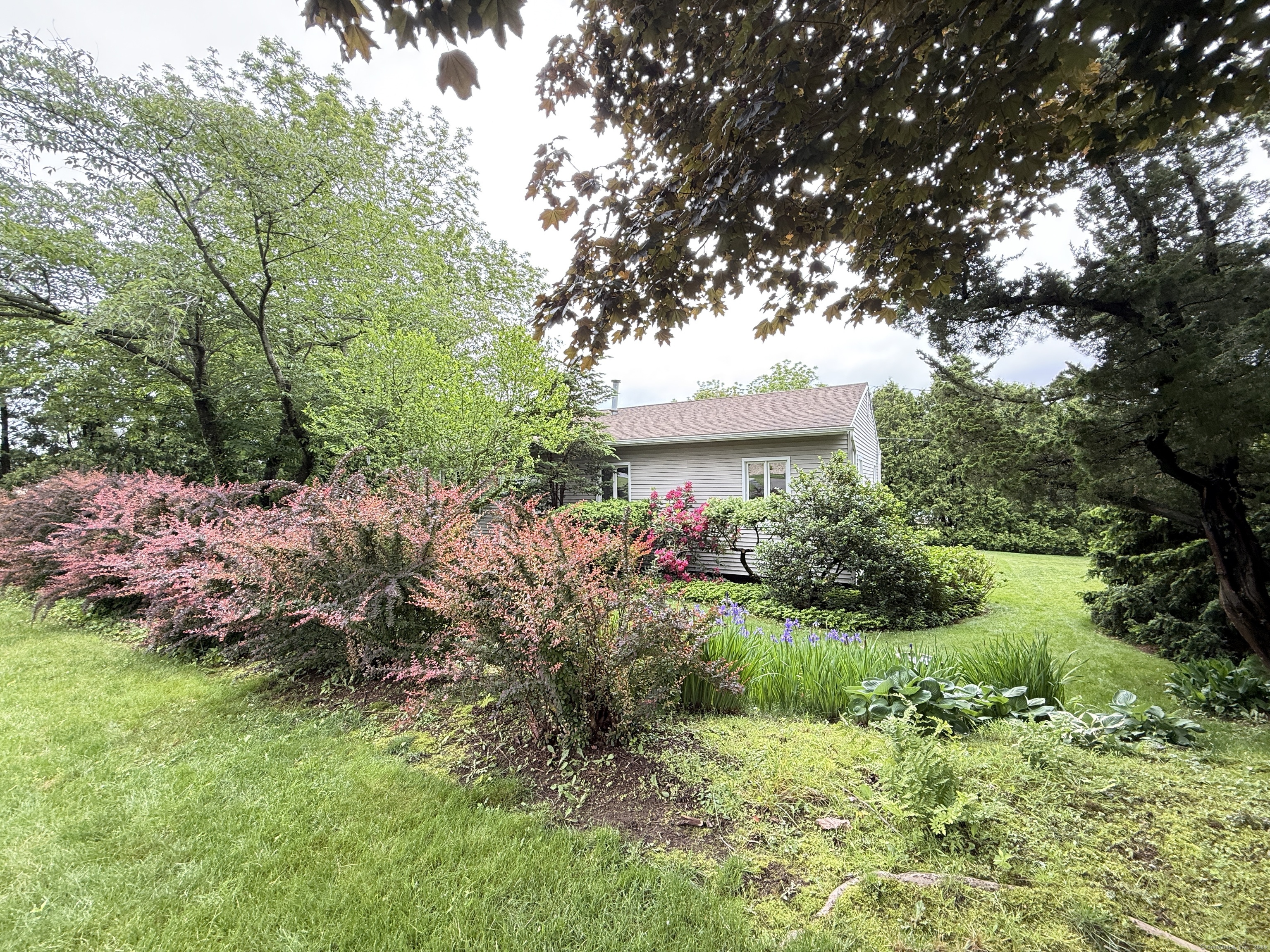 17 Edgecomb Street, Hamden, Connecticut image 32