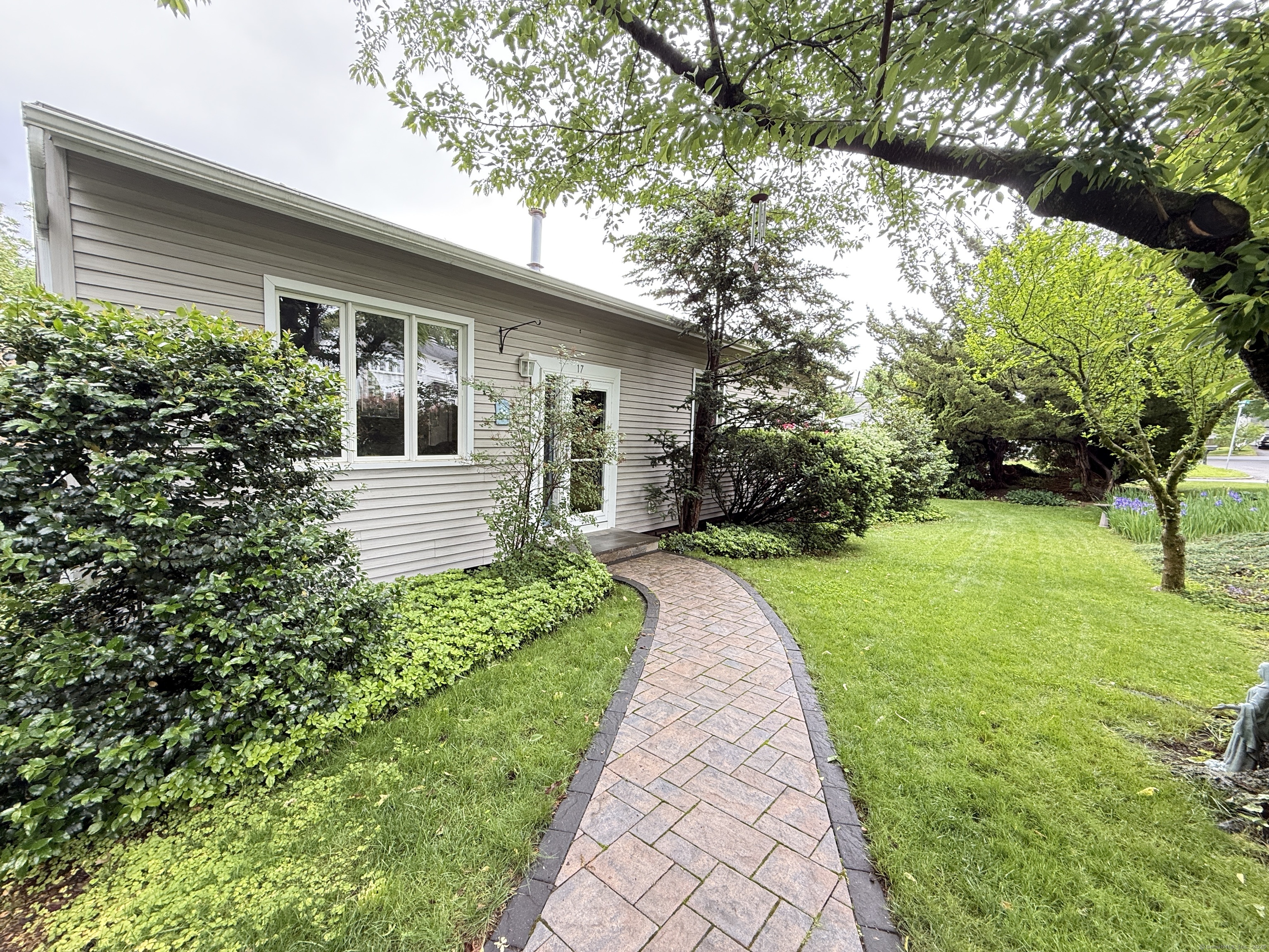 17 Edgecomb Street, Hamden, Connecticut image 5