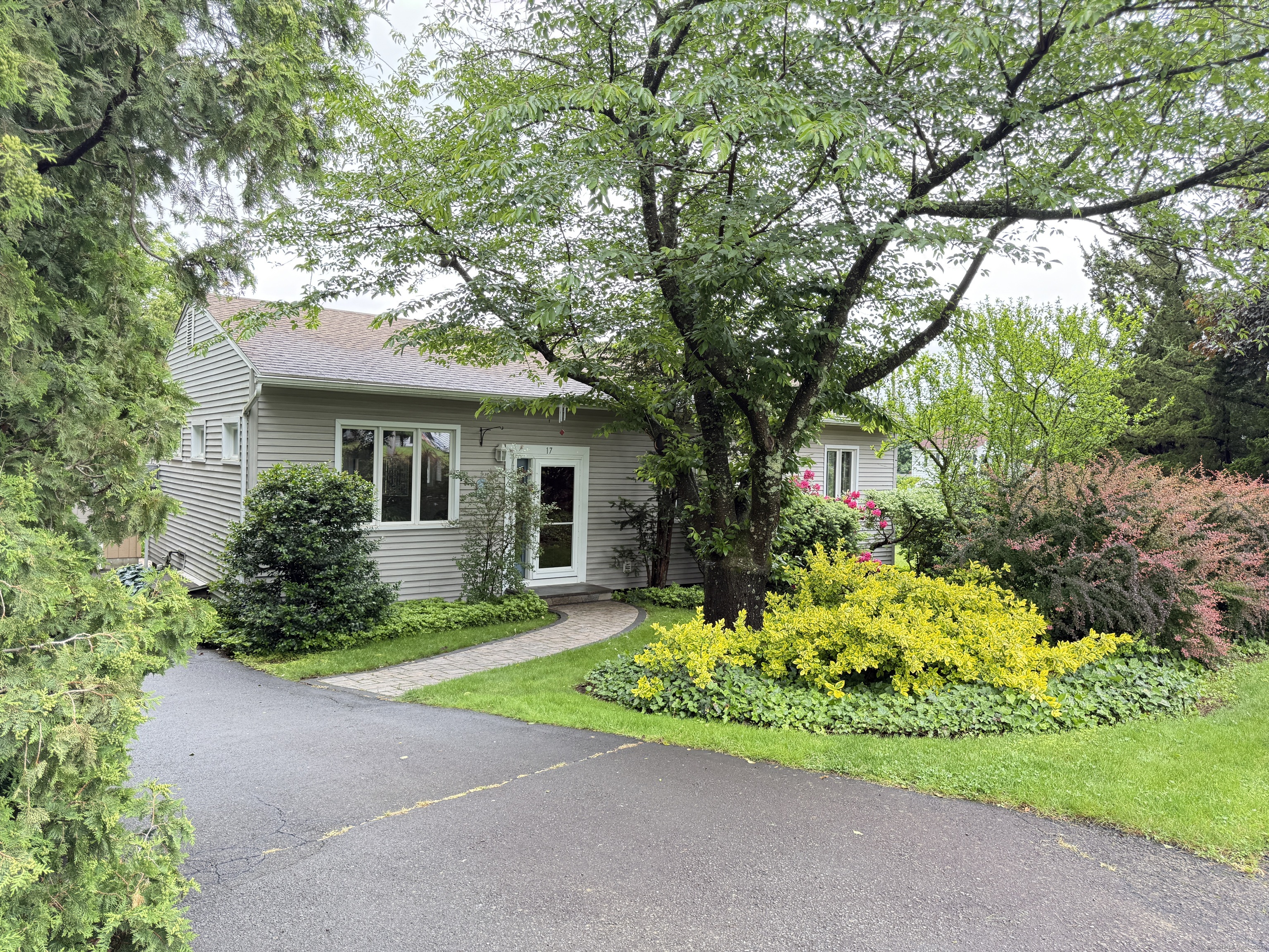 17 Edgecomb Street, Hamden, Connecticut image 3
