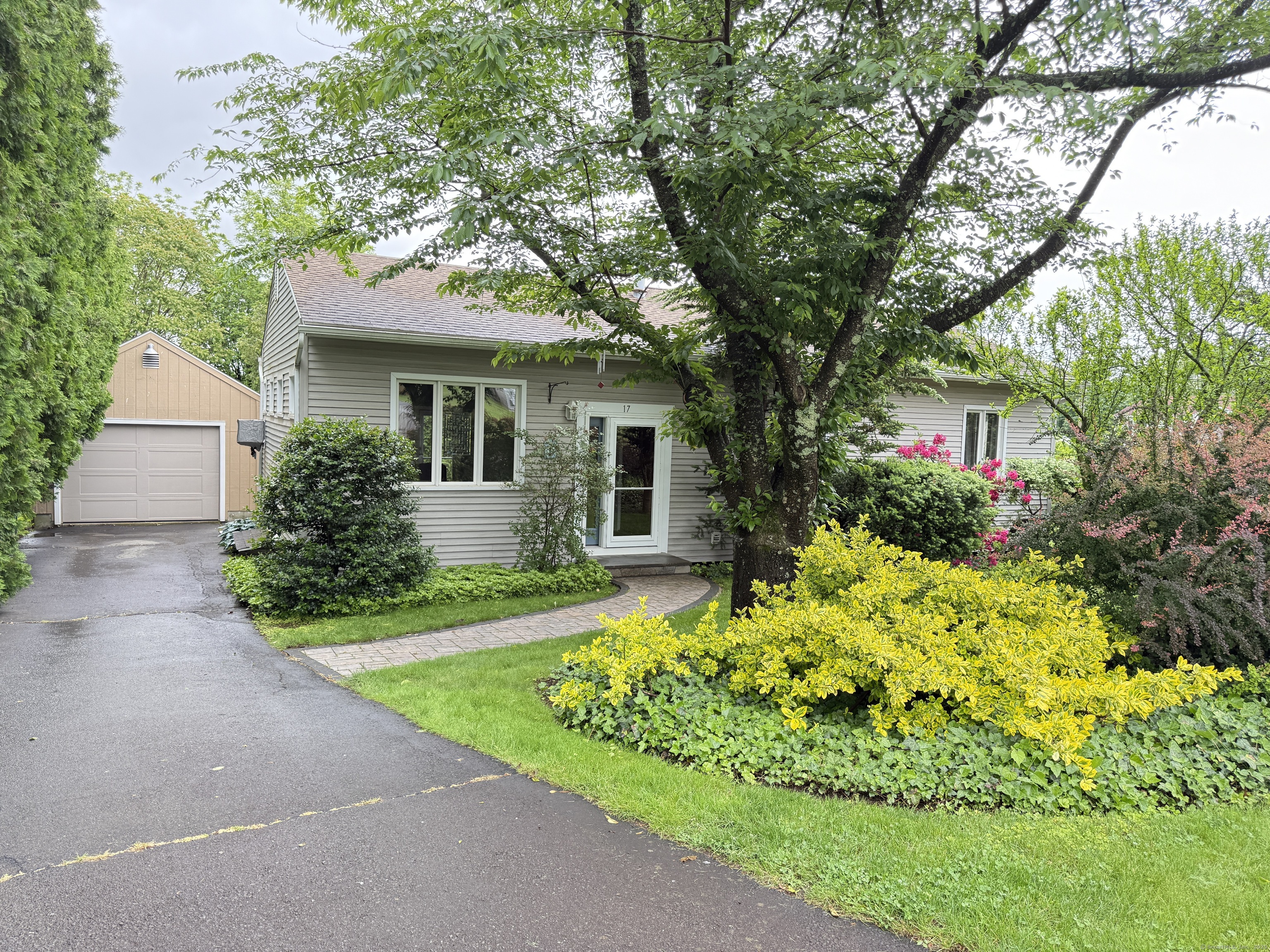 17 Edgecomb Street, Hamden, Connecticut image 1
