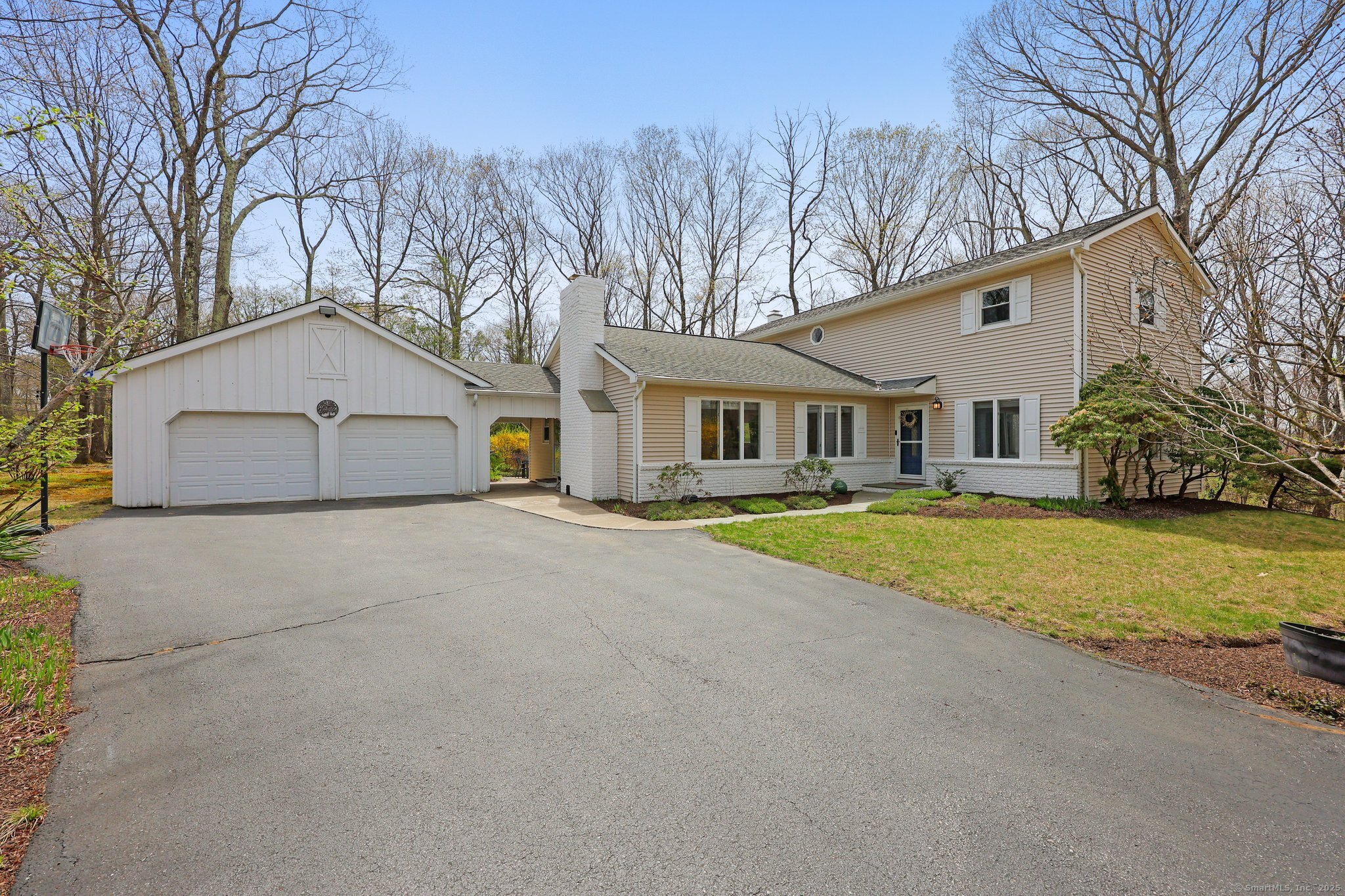 Property for Sale at High View Terrace, New Fairfield, Connecticut - Bedrooms: 4 
Bathrooms: 3 
Rooms: 9  - $779,900