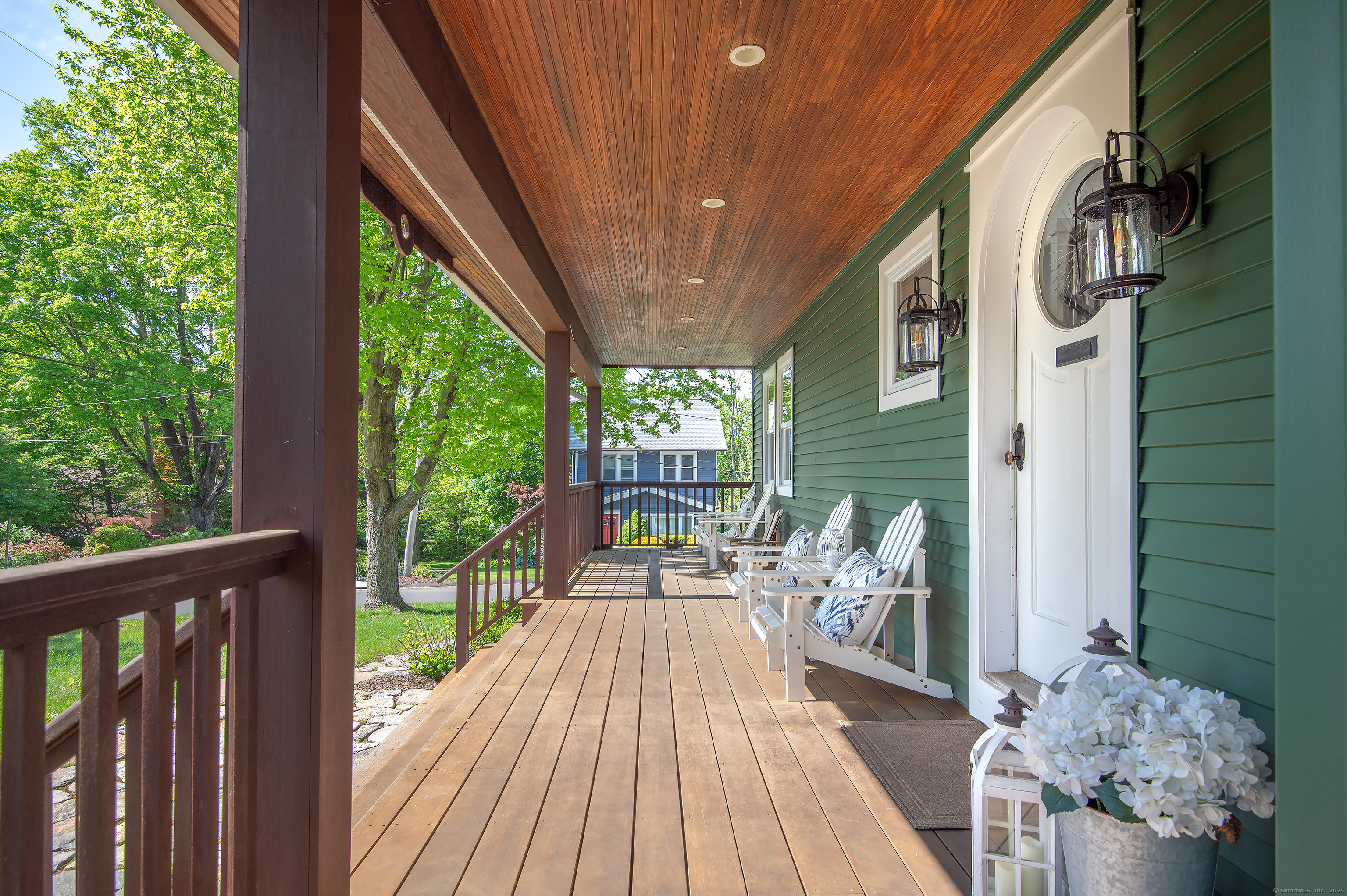 16 Mountain View Avenue