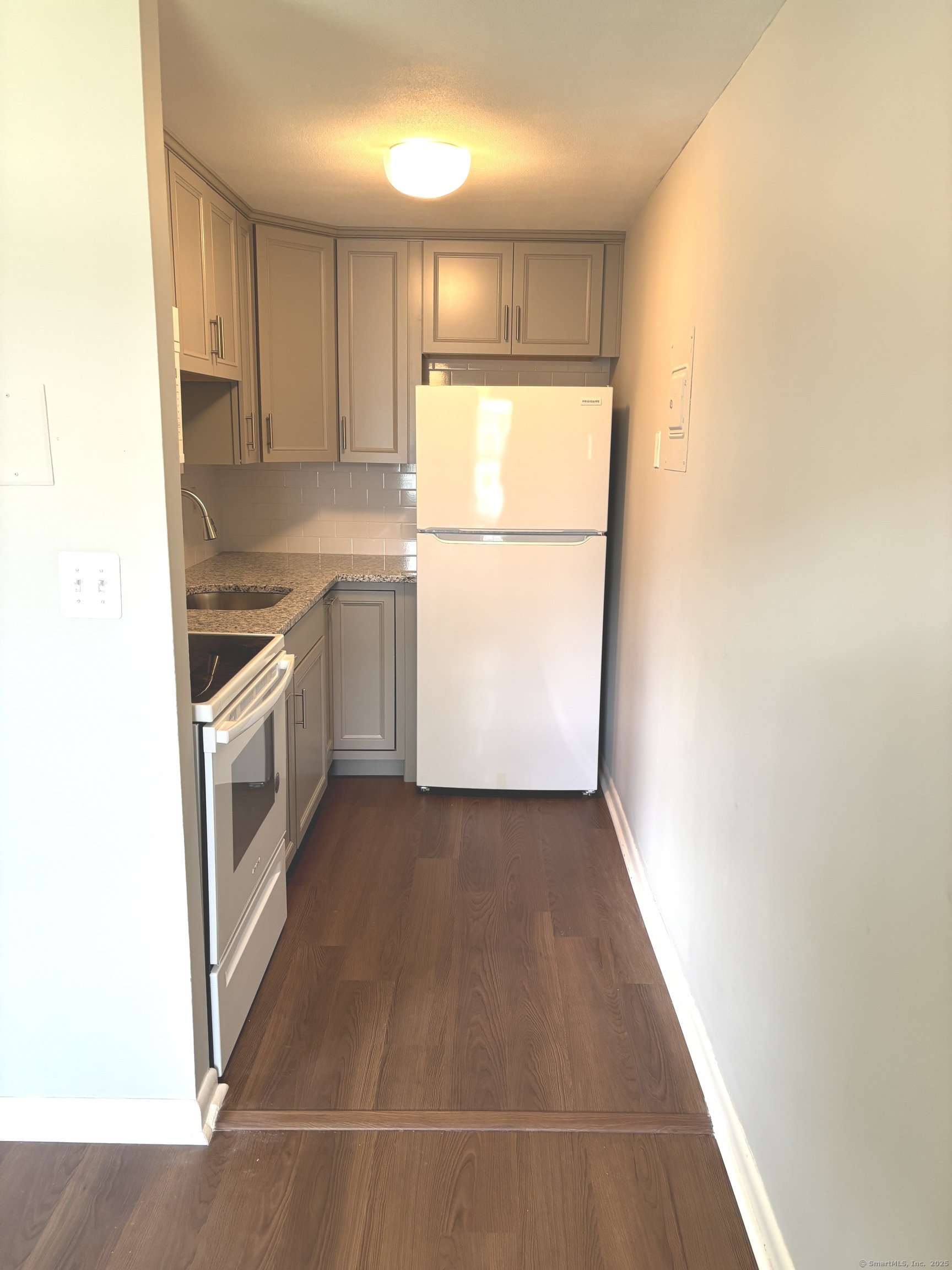 West Hartford, Connecticut 06110, United States, 1 Bedroom Bedrooms, ,1 BathroomBathrooms,Residential,Active,124706