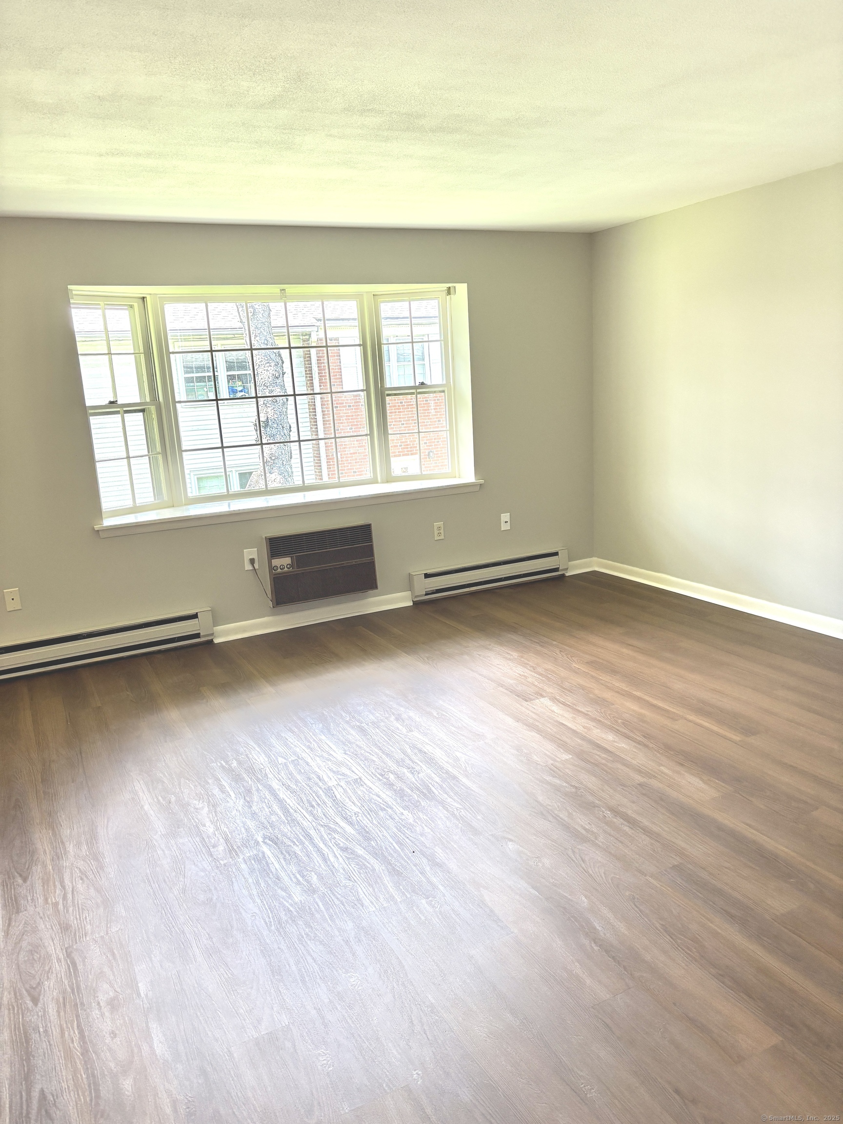 West Hartford, Connecticut 06110, United States, 1 Bedroom Bedrooms, ,1 BathroomBathrooms,Residential,Active,124706