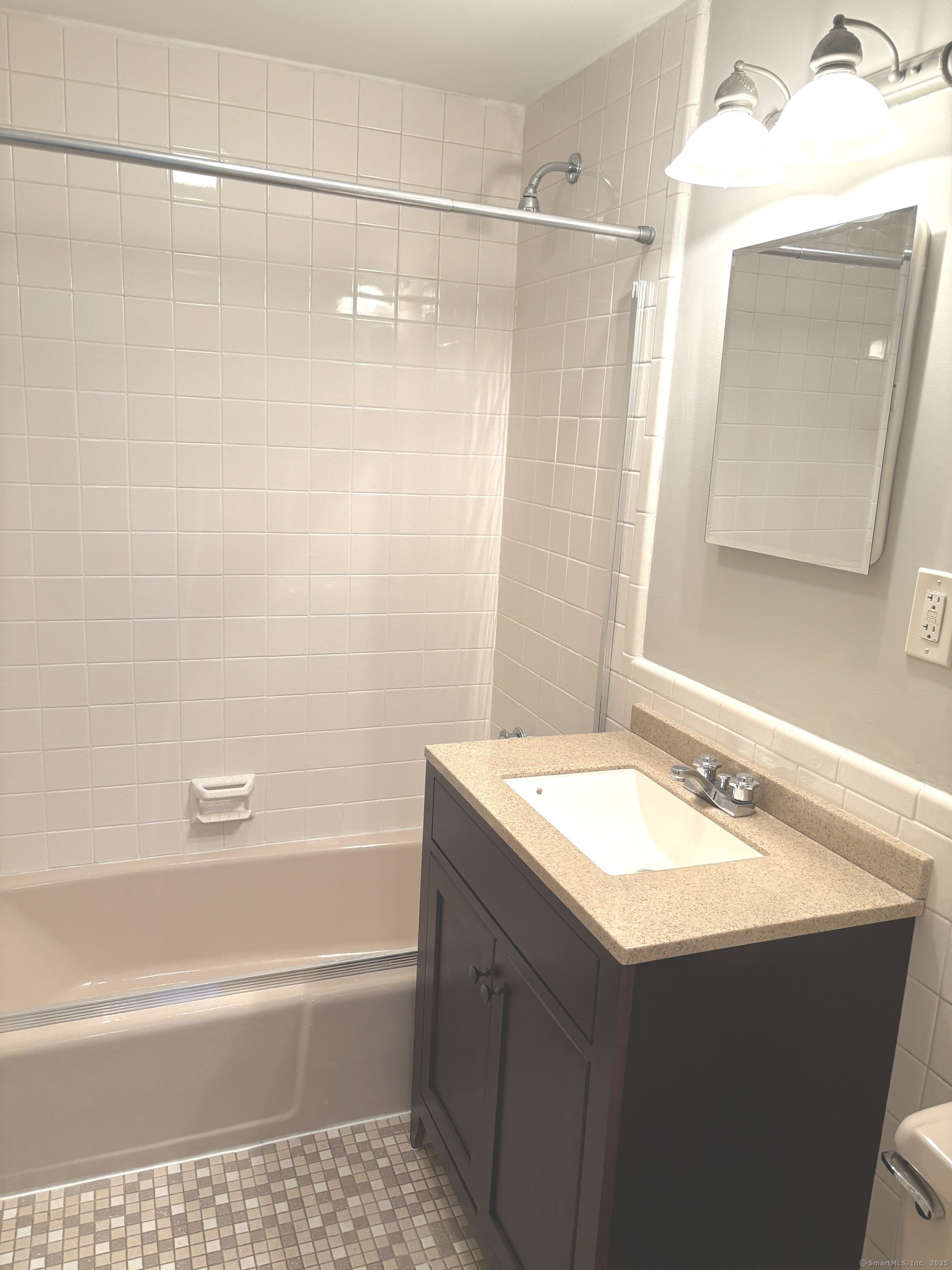 West Hartford, Connecticut 06110, United States, 1 Bedroom Bedrooms, ,1 BathroomBathrooms,Residential,Active,124706