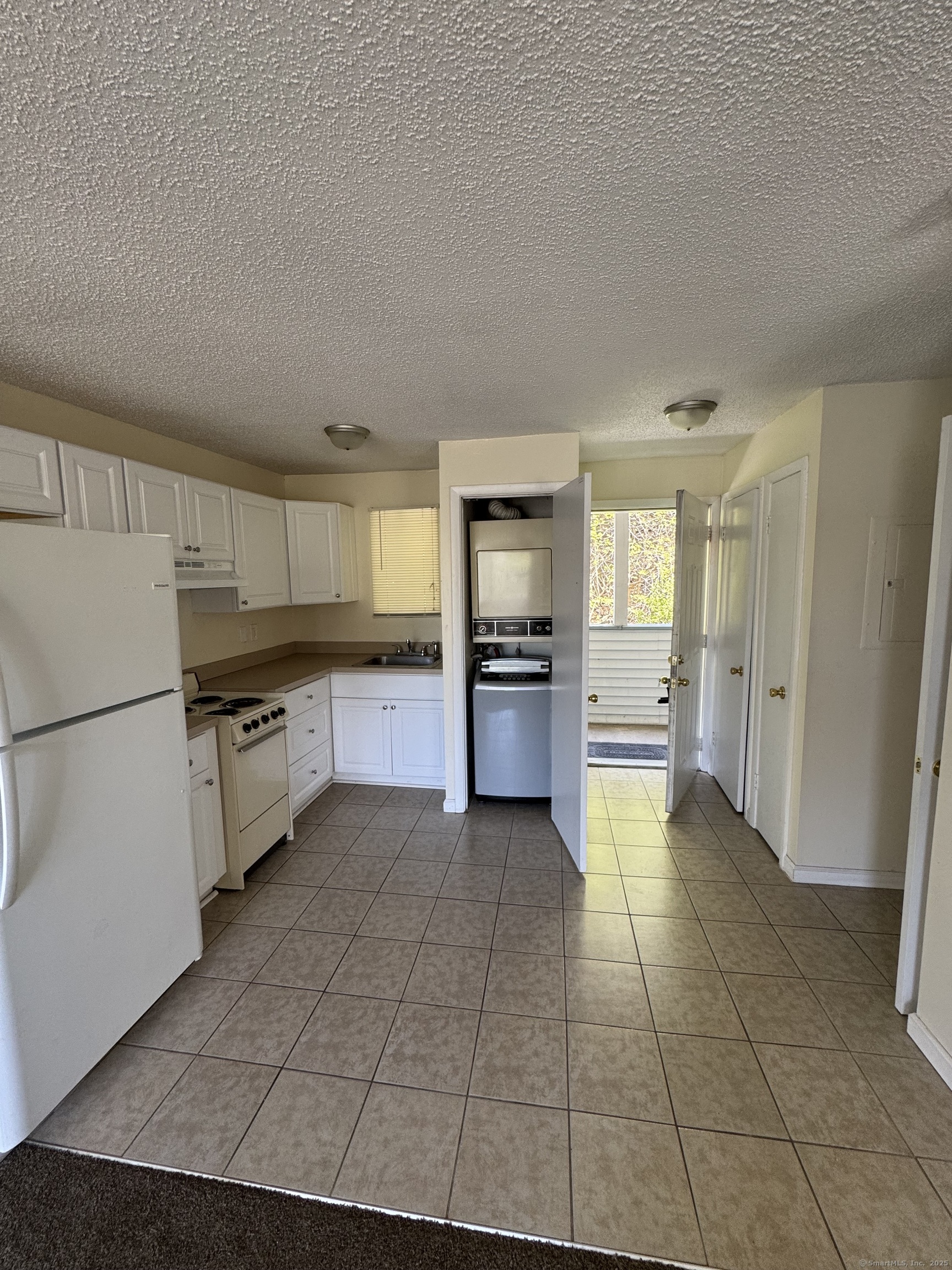 Rental Property at Warwick Street Apt 9, New Haven, Connecticut - Bathrooms: 1 
Rooms: 1  - $1,200 MO.