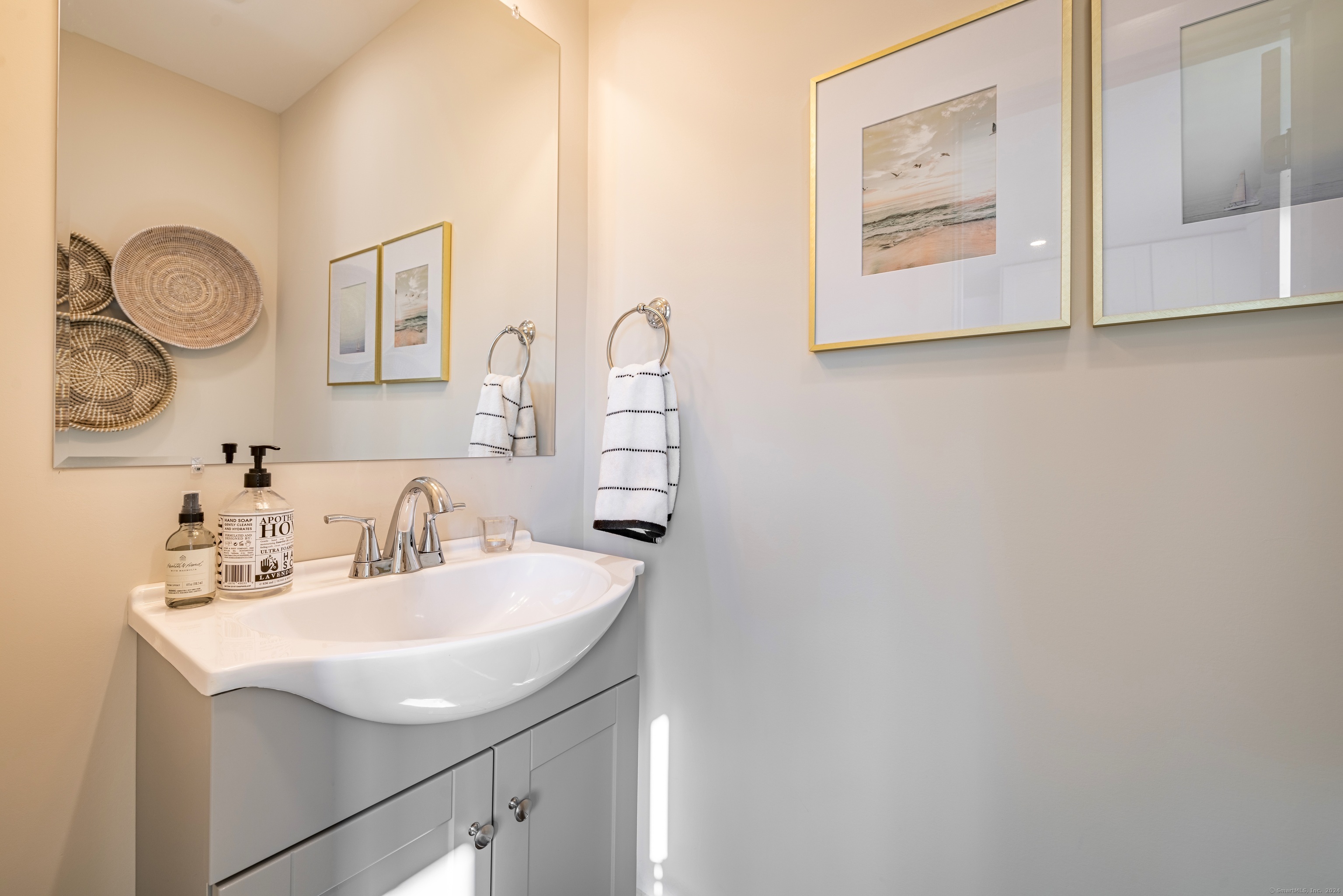 East Lyme, Connecticut 06357, United States, 3 Bedrooms Bedrooms, ,3 BathroomsBathrooms,Residential,Active,132062