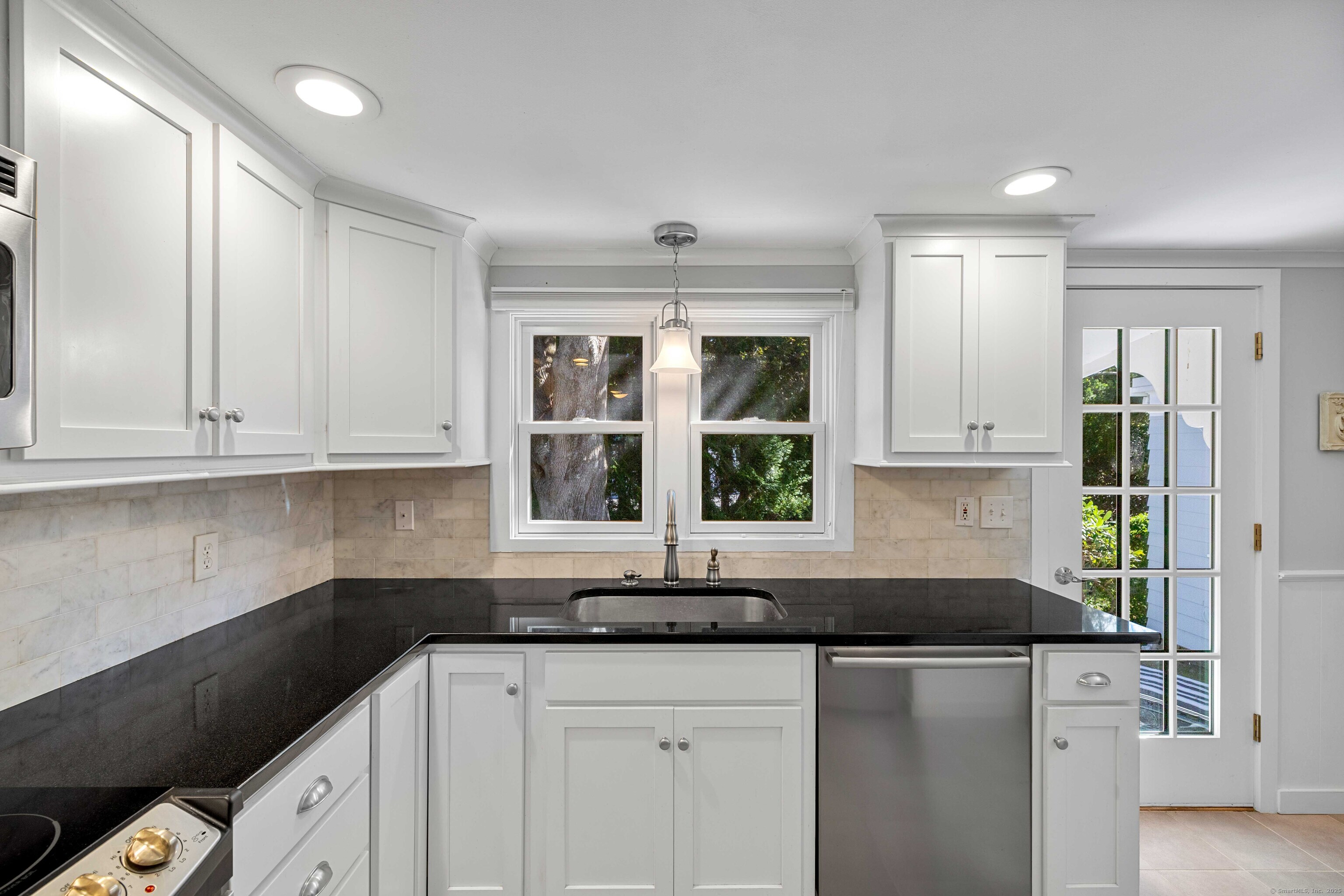 Old Saybrook, Connecticut 06475, United States, 2 Bedrooms Bedrooms, ,1 BathroomBathrooms,Residential,Pending,222578