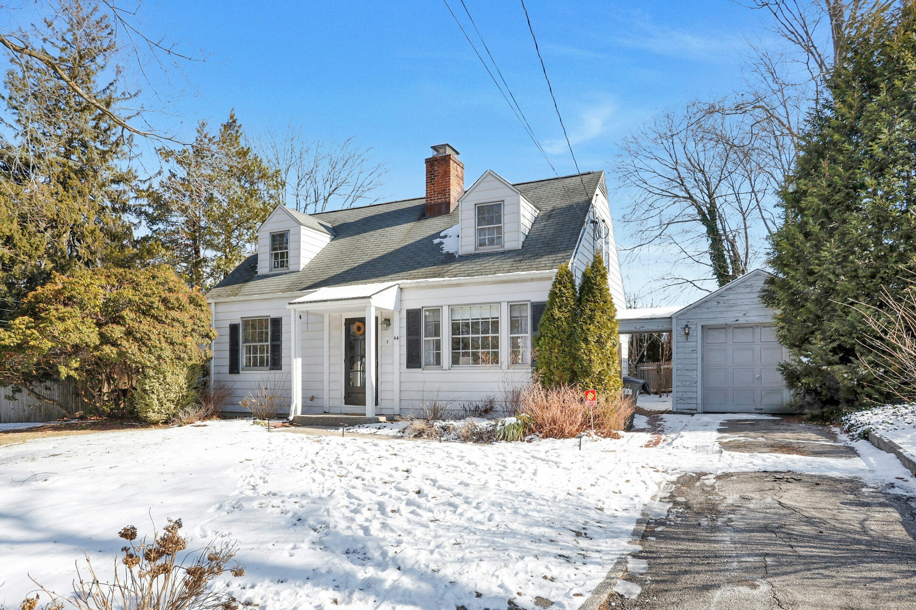 Property for Sale at 44 Walmsley Road, Darien, Connecticut - Bedrooms: 3 
Bathrooms: 2 
Rooms: 7  - $899,000