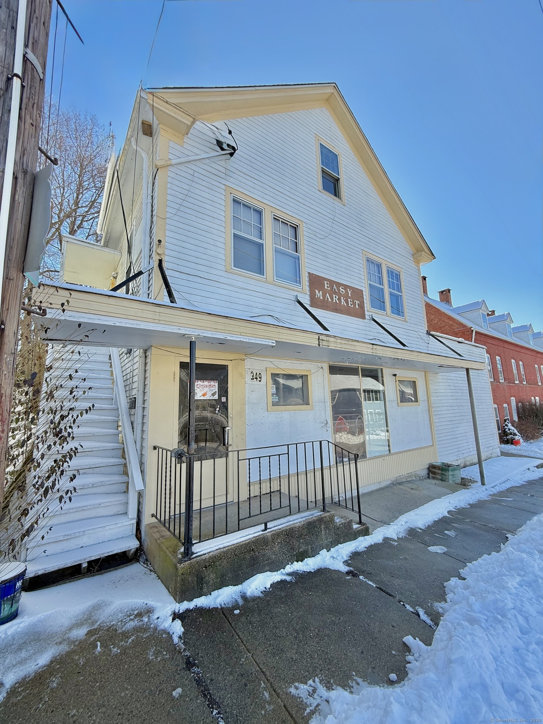 Yantic Street, Norwich, Connecticut - 6 Bedrooms  
3 Bathrooms  
11 Rooms - 