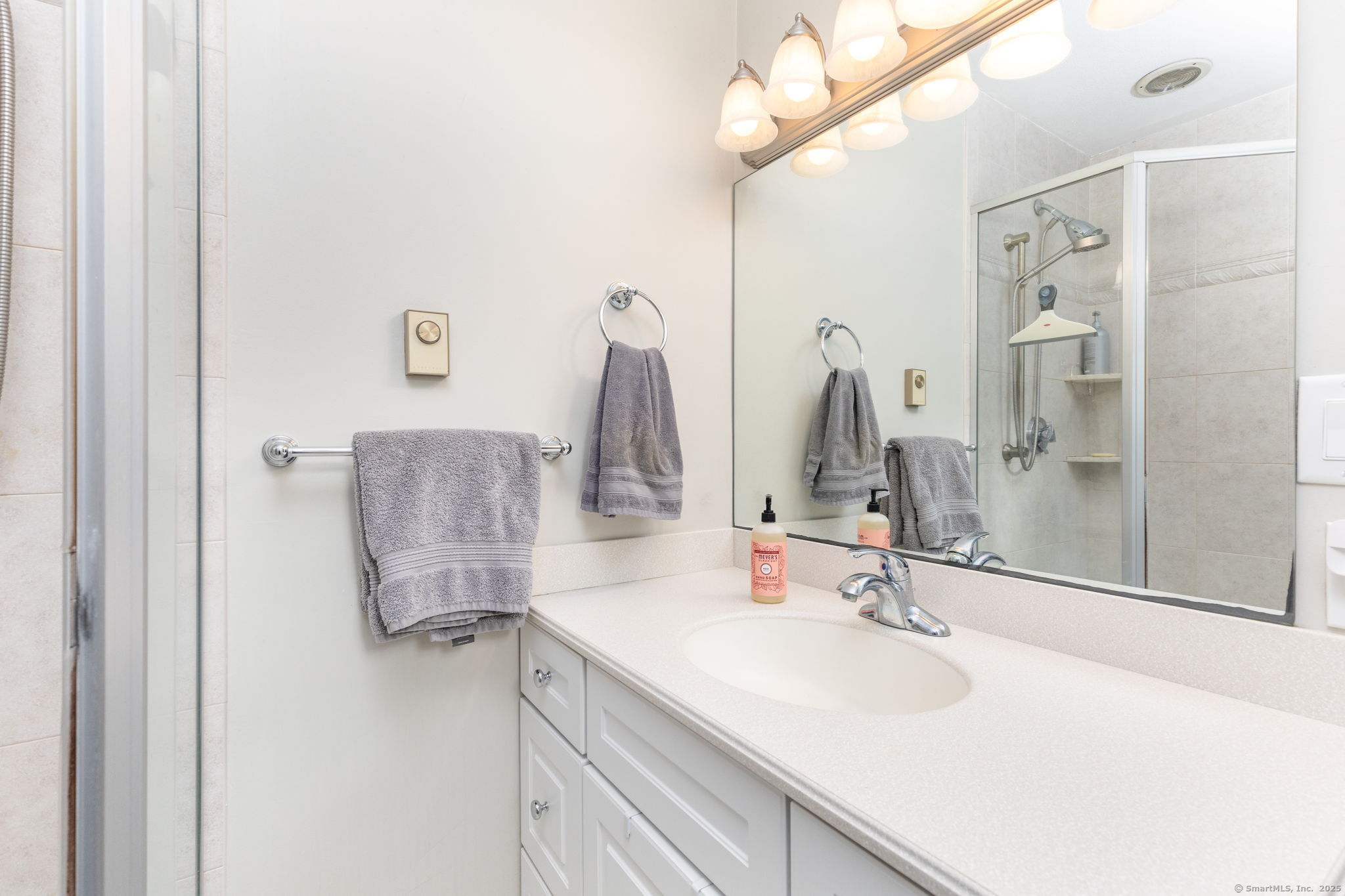 16 Darley Drive, Hamden, Connecticut image 24