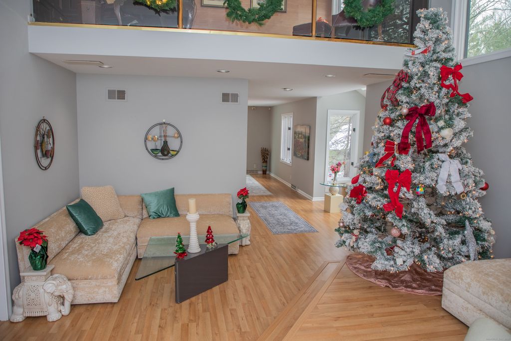 Photo of 10 Ironwood Lane, West Hartford, CT 06117 (MLS # 24142716)