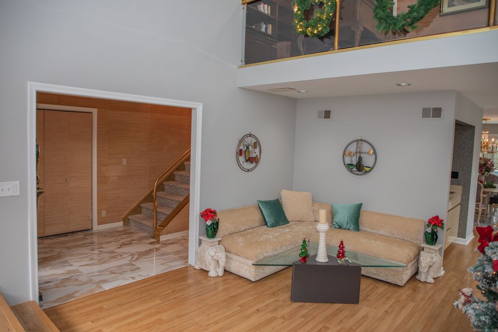 Photo of 10 Ironwood Lane, West Hartford, CT 06117 (MLS # 24142716)