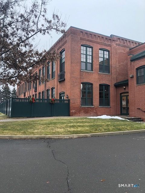 Photo of 1 Indian Neck Avenue #apt 13, Branford, CT 06405 (MLS # 24147203)