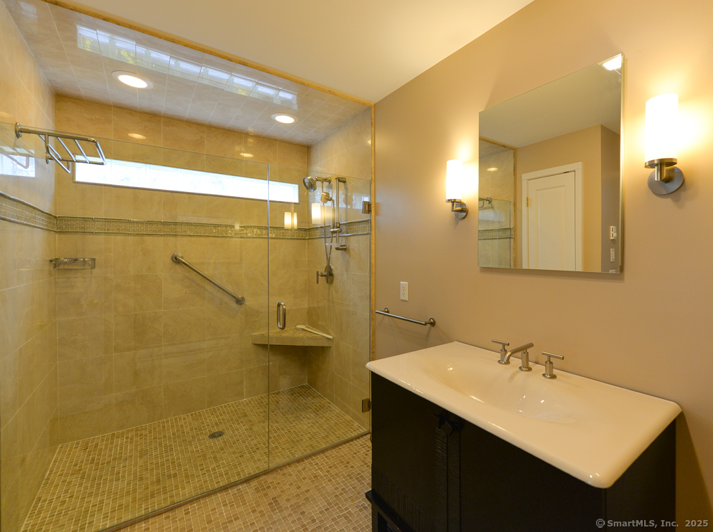 11 Heritage Crest #B, Southbury, Connecticut image 14