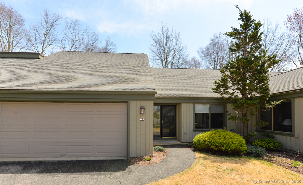 11 Heritage Crest #B, Southbury, Connecticut image 2
